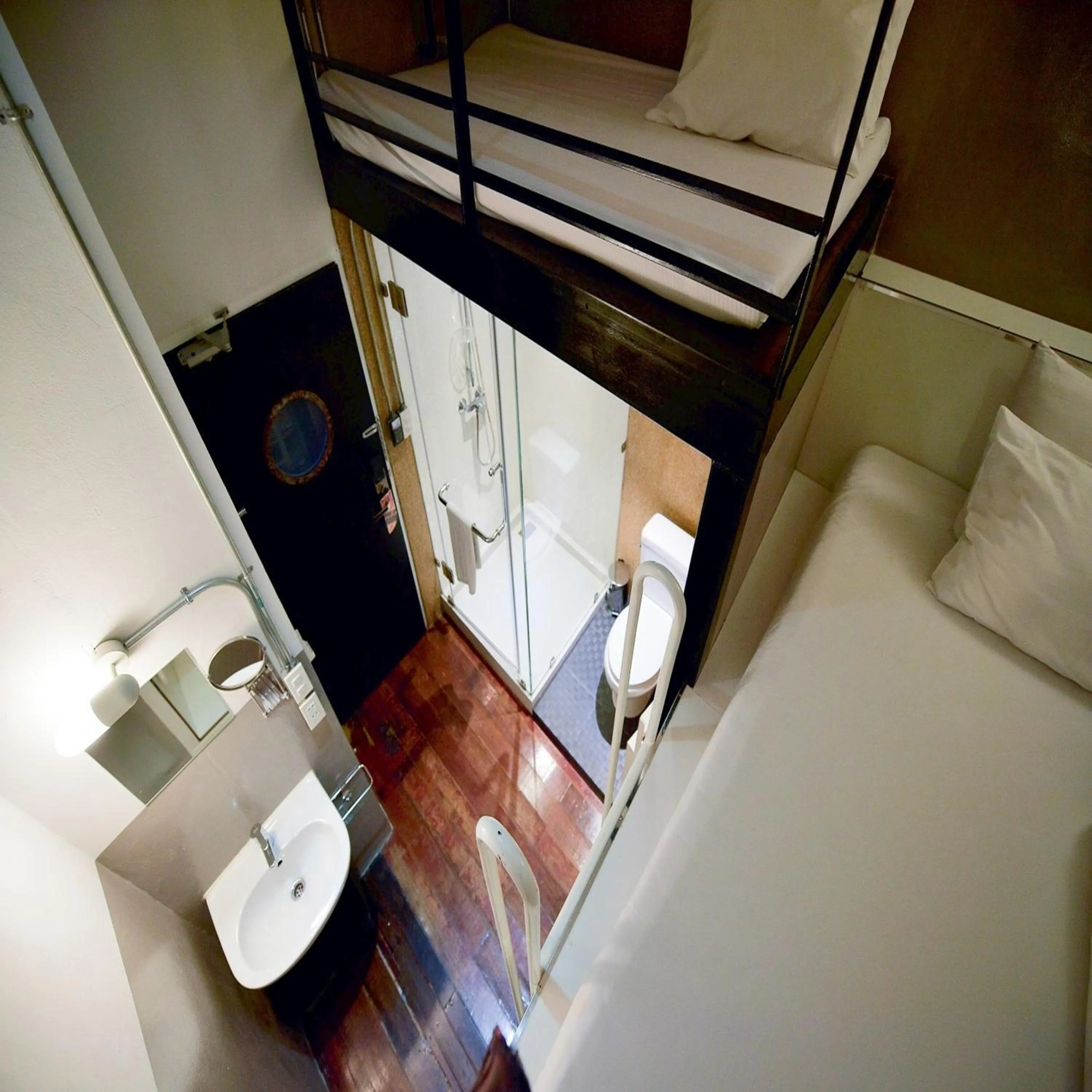 Photo of the whole room, Bed in Collection O Jasaen Stylish Boutique Hotel