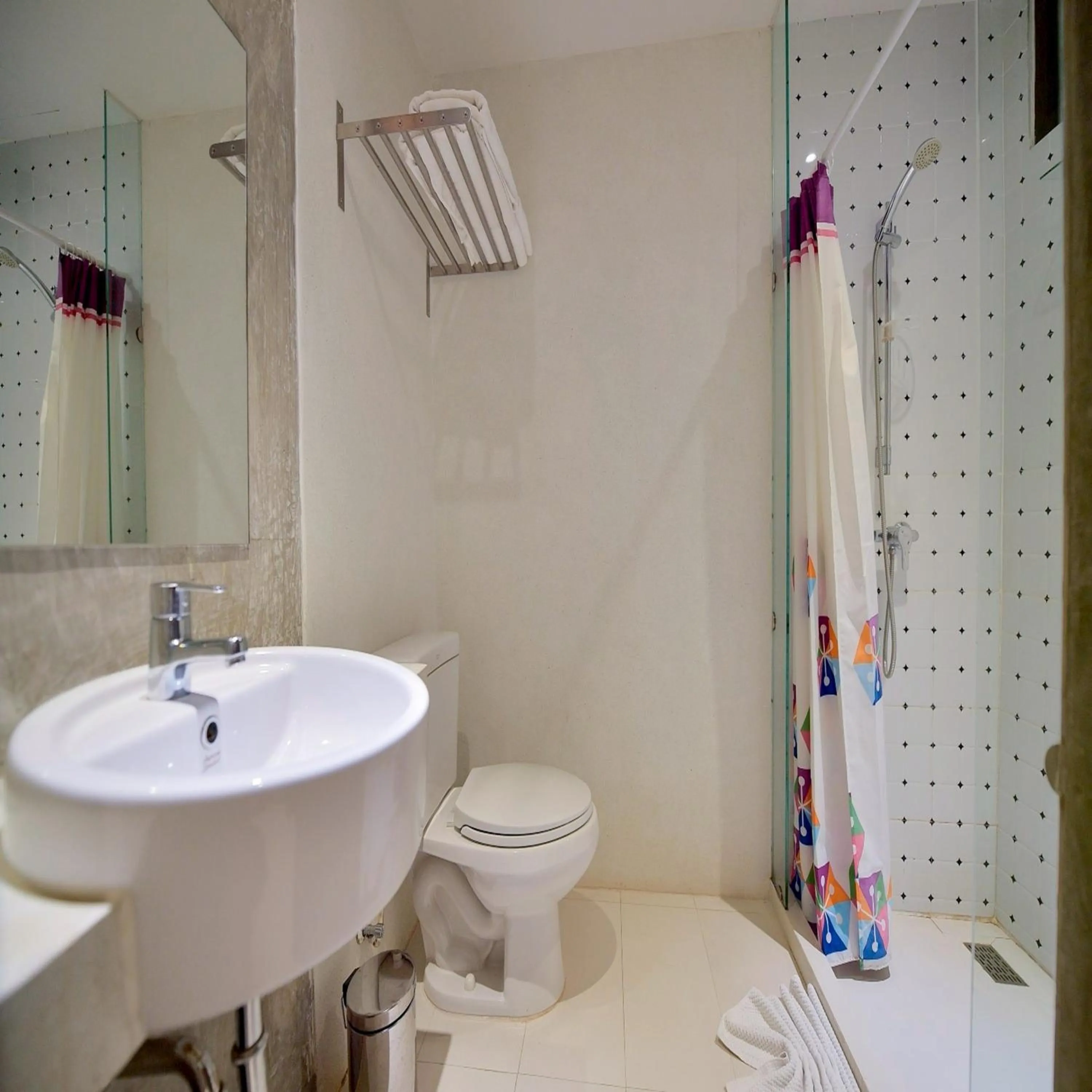 Bathroom in Collection O Jasaen Stylish Boutique Hotel