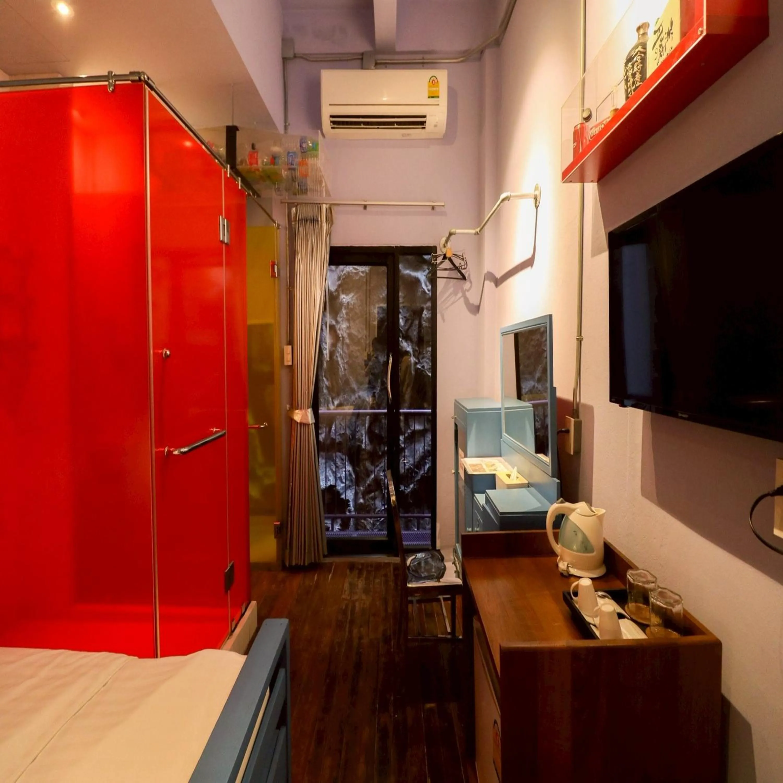 Photo of the whole room, Bed in Collection O Jasaen Stylish Boutique Hotel