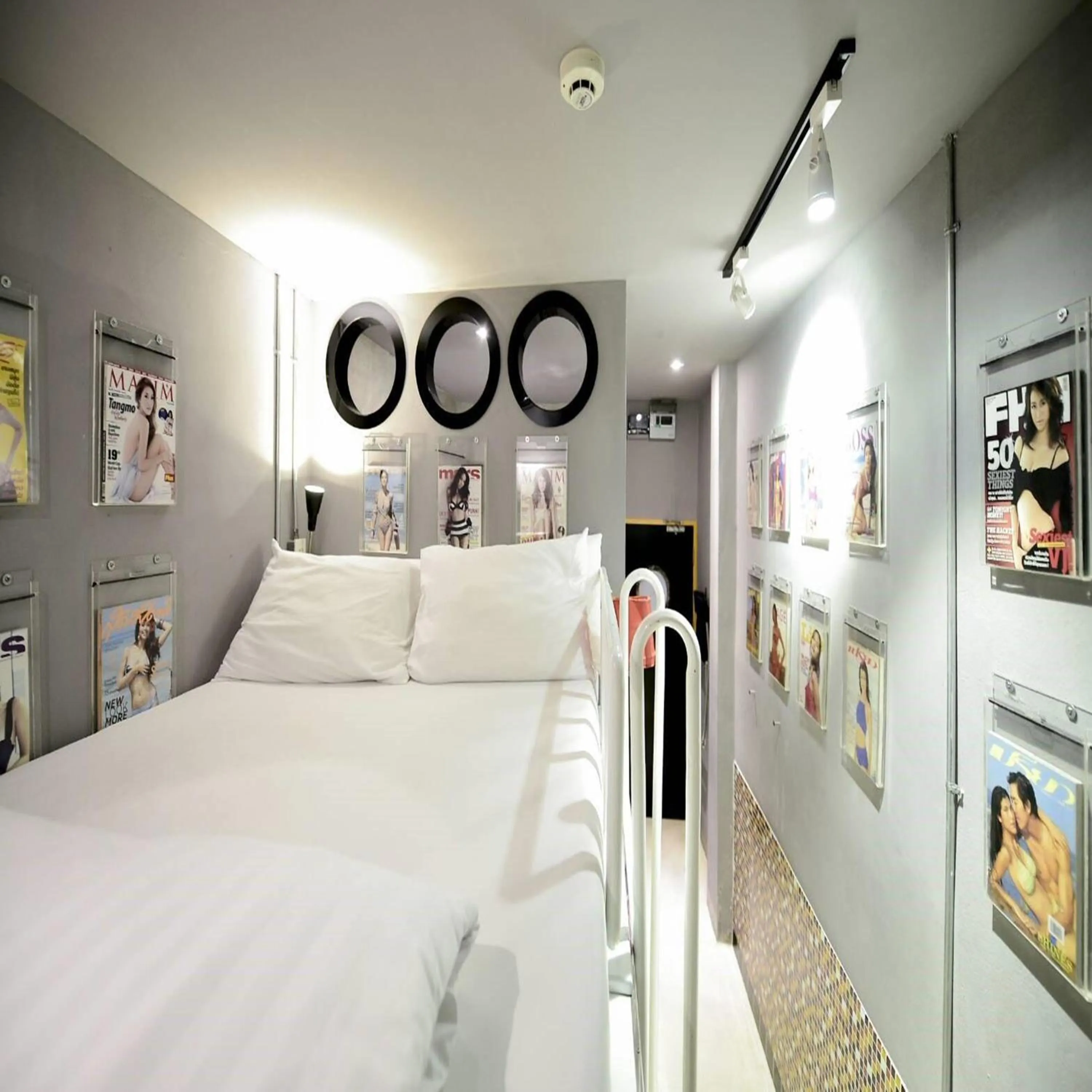 Photo of the whole room, Bed in Collection O Jasaen Stylish Boutique Hotel