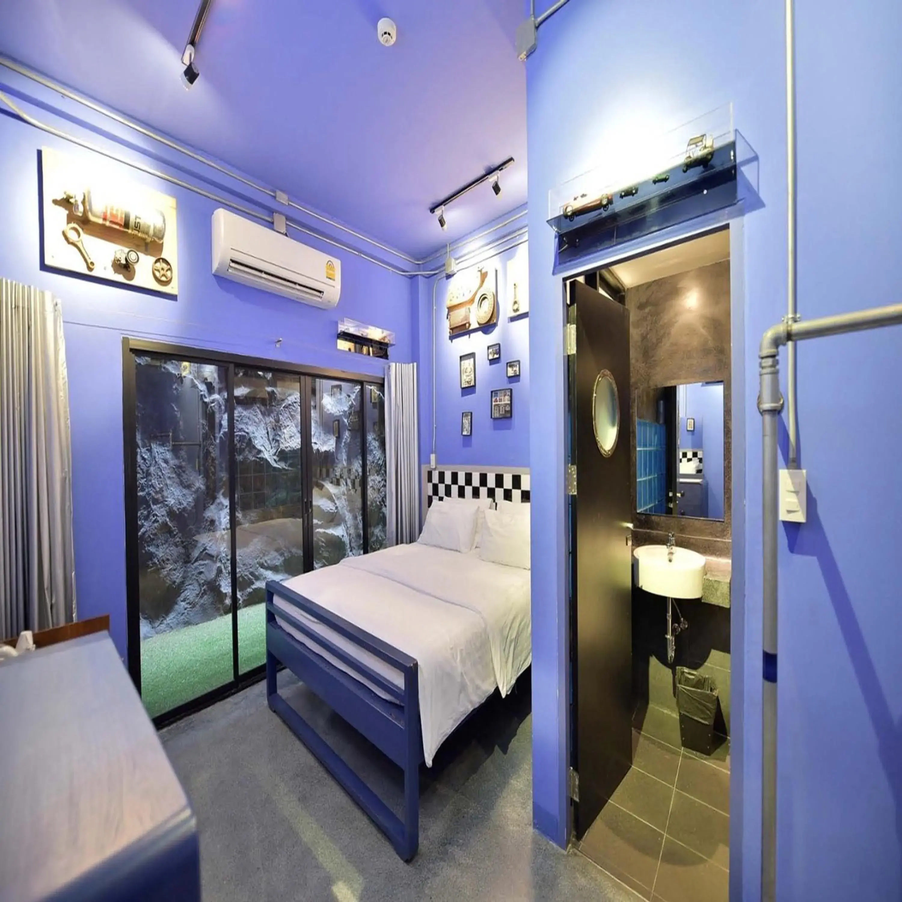 Deluxe King Room in Collection O Jasaen Stylish Unique Hotel Deluxe King Room in Collection O Jasaen Stylish Unique Hotel