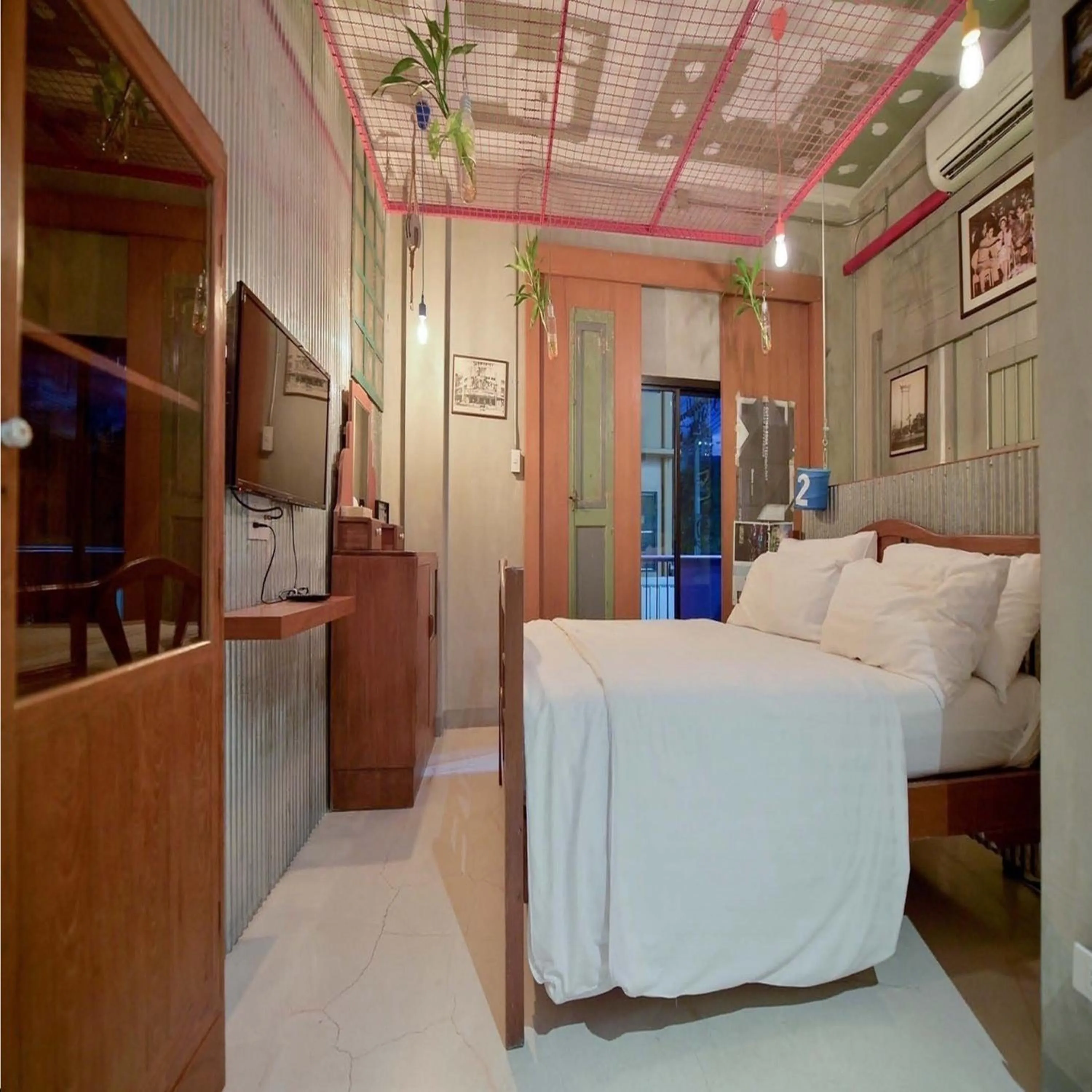 Photo of the whole room, Bed in Collection O Jasaen Stylish Boutique Hotel