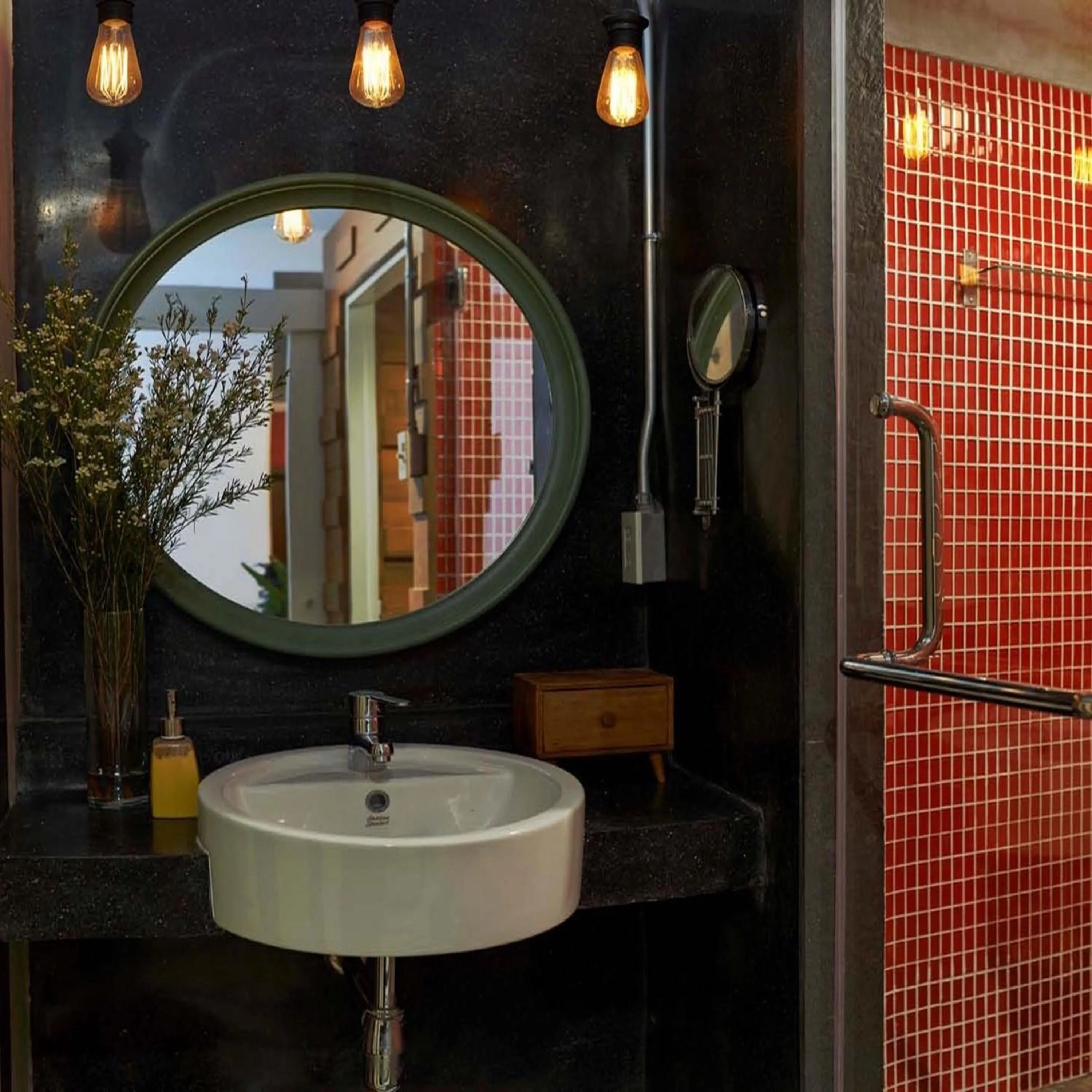 Bathroom in Collection O Jasaen Stylish Boutique Hotel