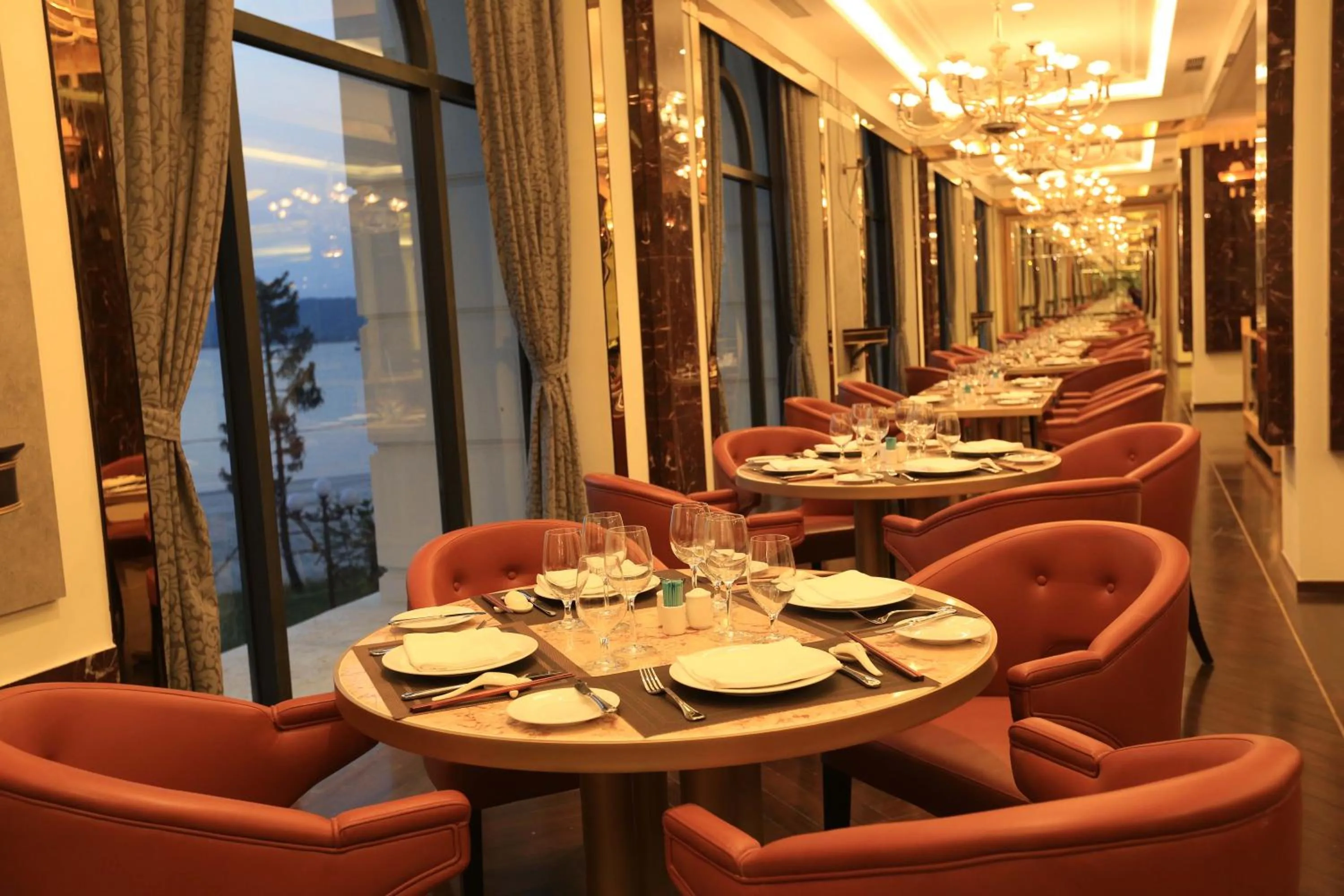 Restaurant/places to eat in Vinpearl Resort & Spa Ha Long