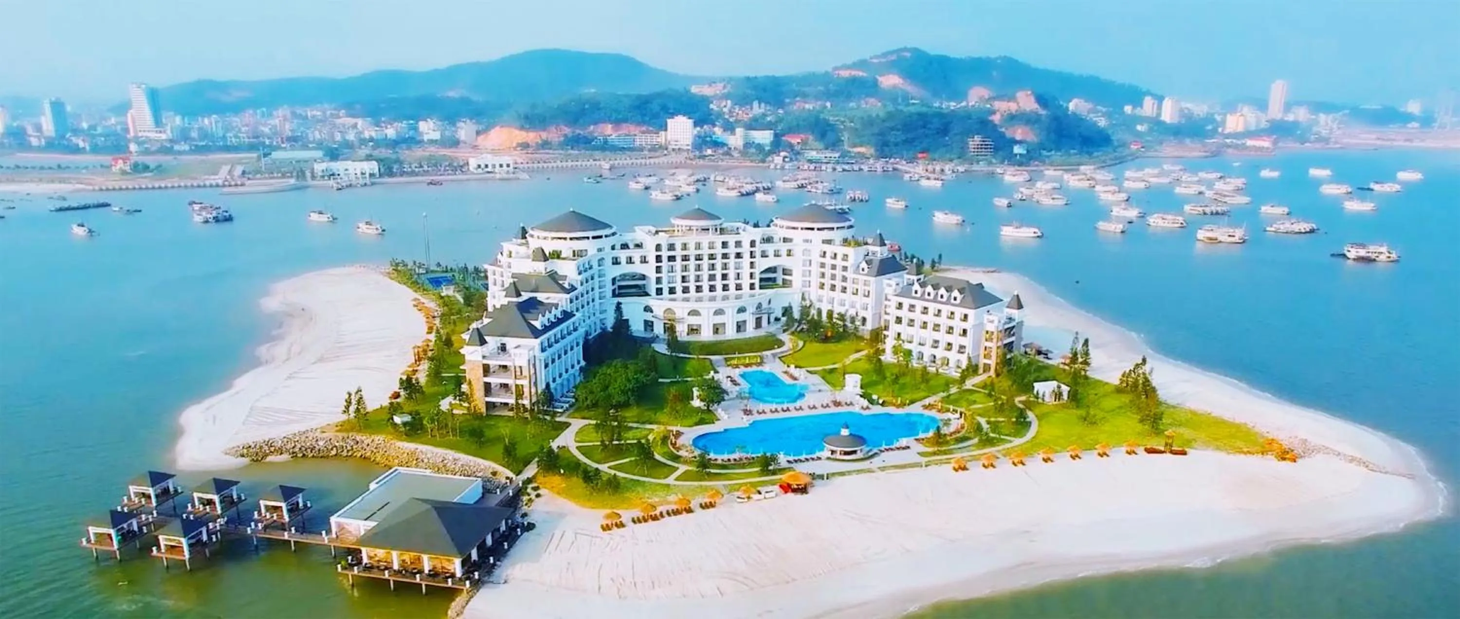 Property building in Vinpearl Resort & Spa Ha Long