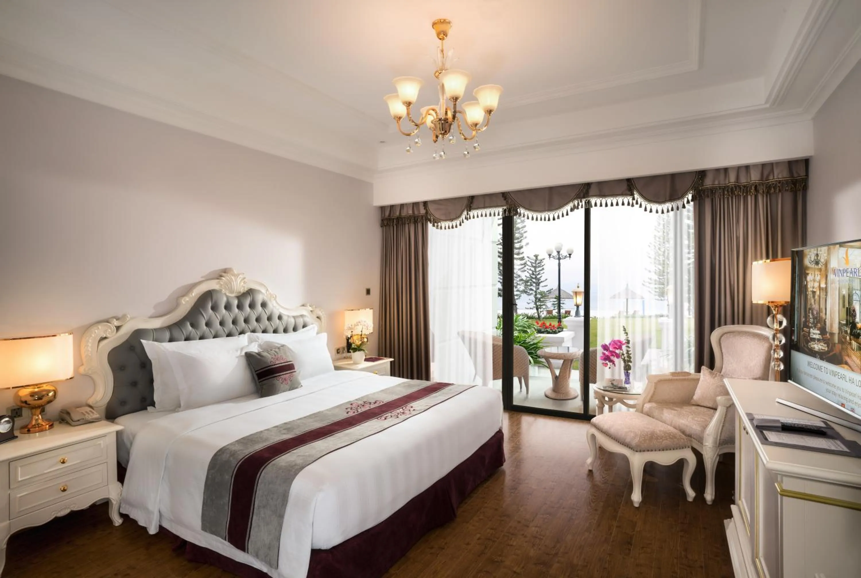 Bedroom, Bed in Vinpearl Resort & Spa Ha Long
