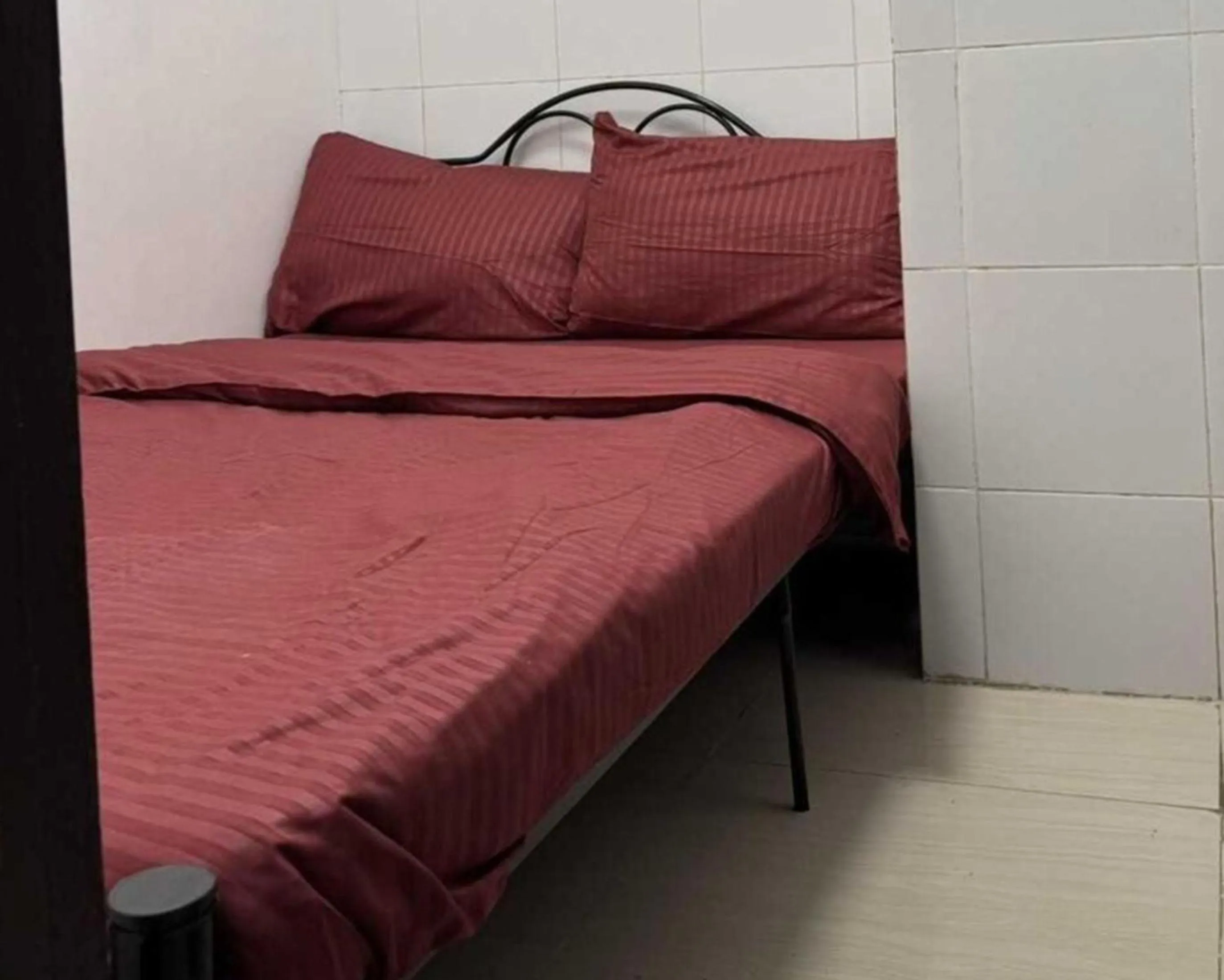 Bed in OYO 1155 Carnivale Inn