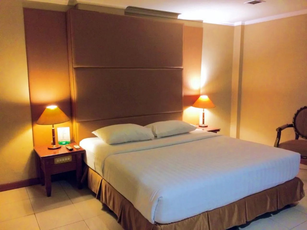 Property building, Bed in Olympic Hotel