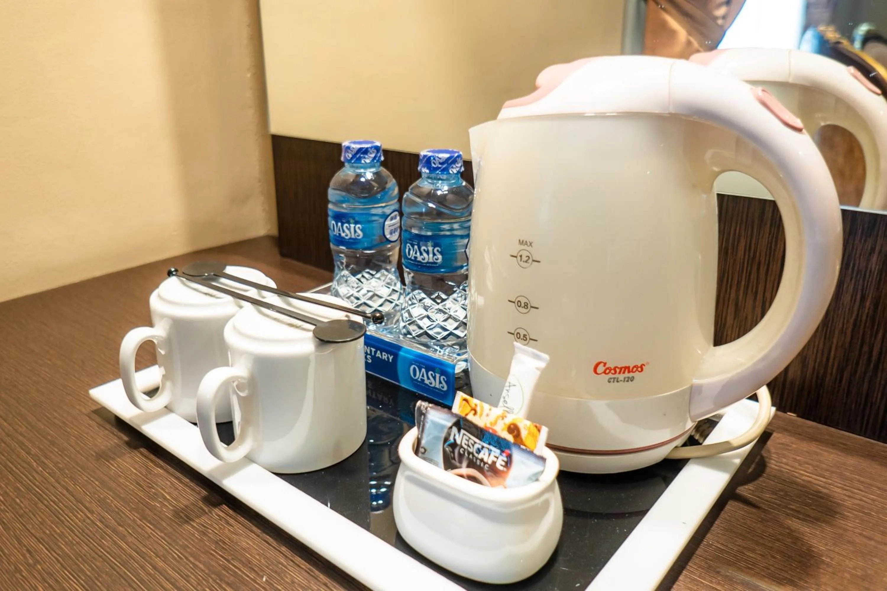 Coffee/tea facilities in Olympic Hotel