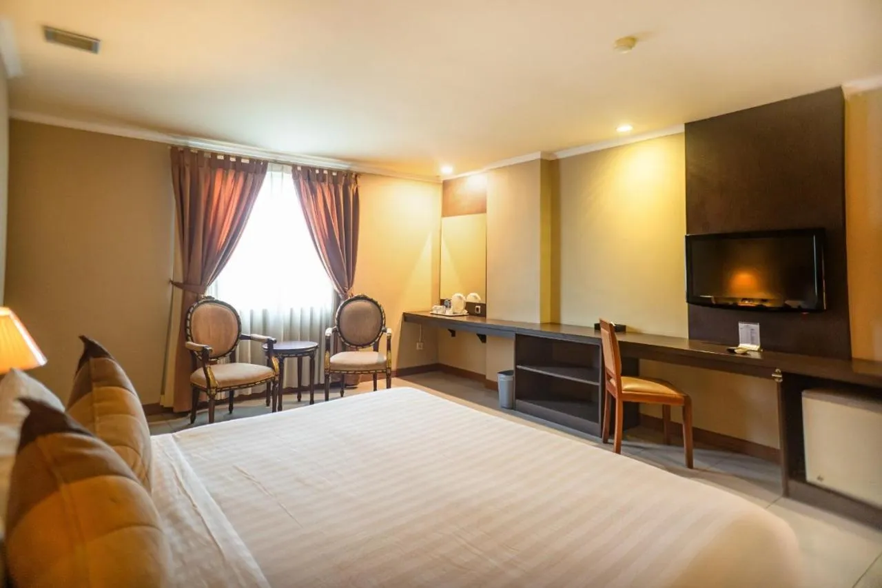 Large Double Room in Olympic Hotel