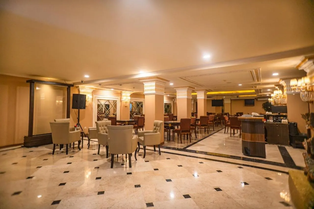 Restaurant/places to eat in Olympic Hotel