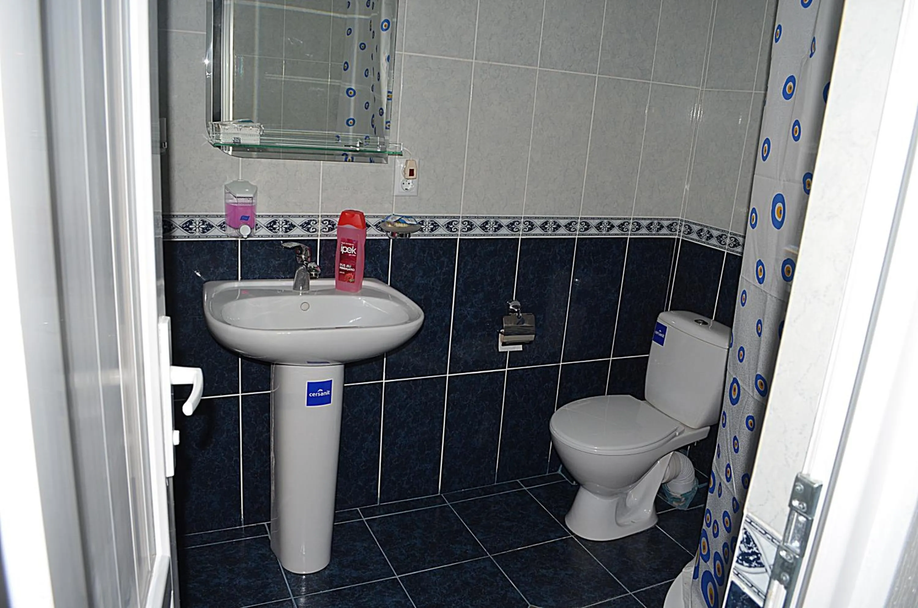 Bathroom in Hotel Okriba