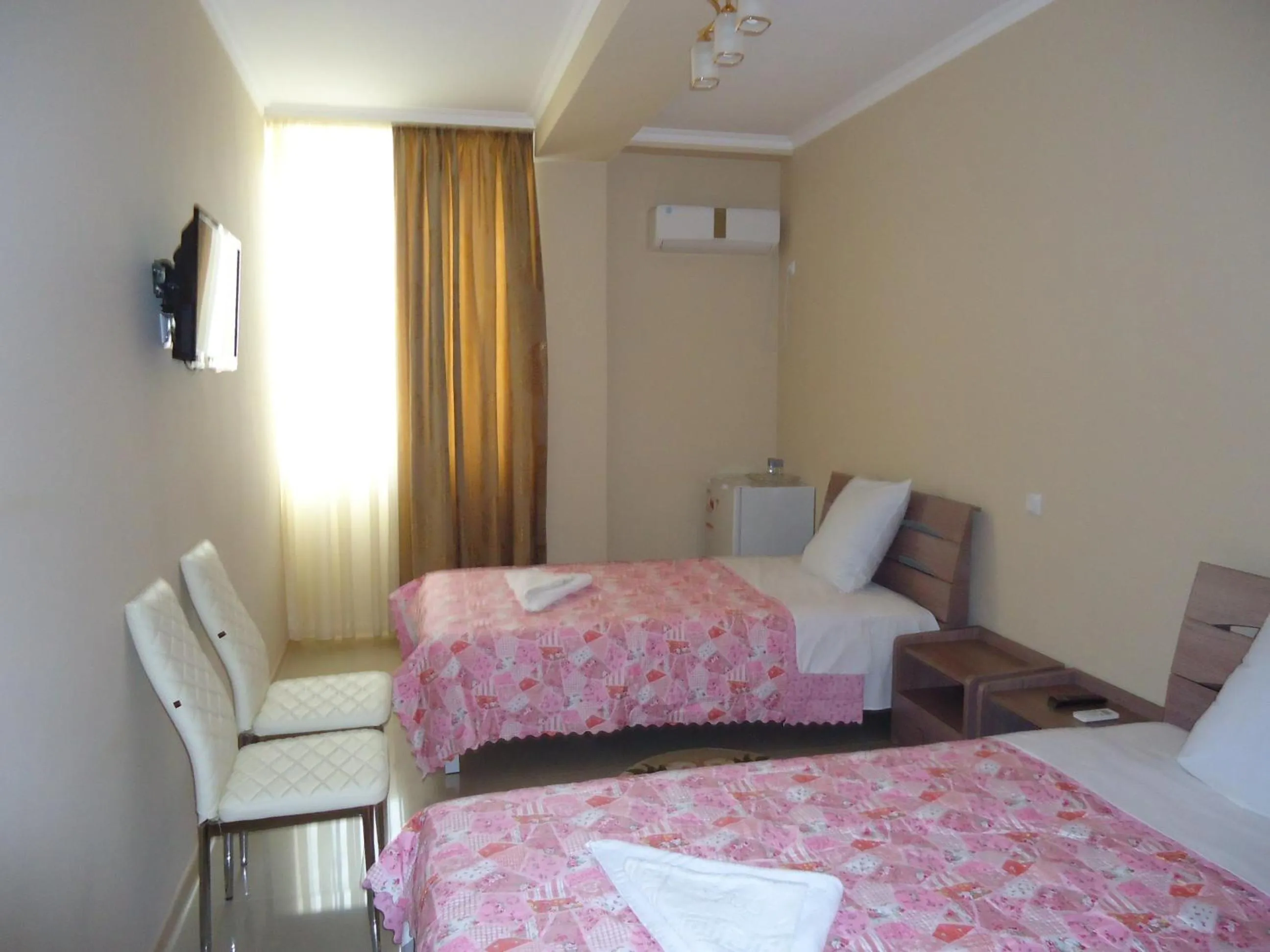 Day, Bed in Hotel Okriba