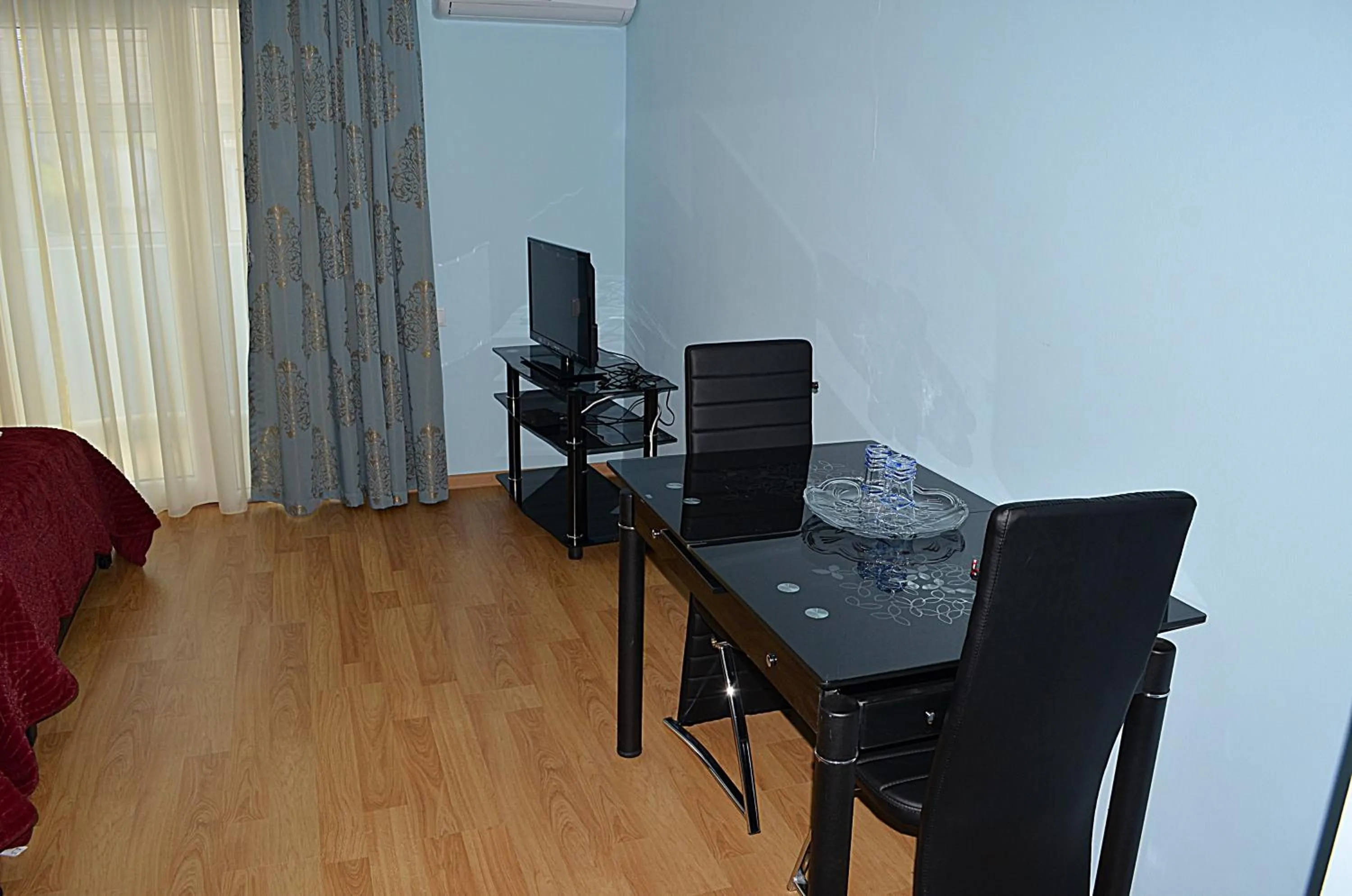 Seating area in Hotel Okriba