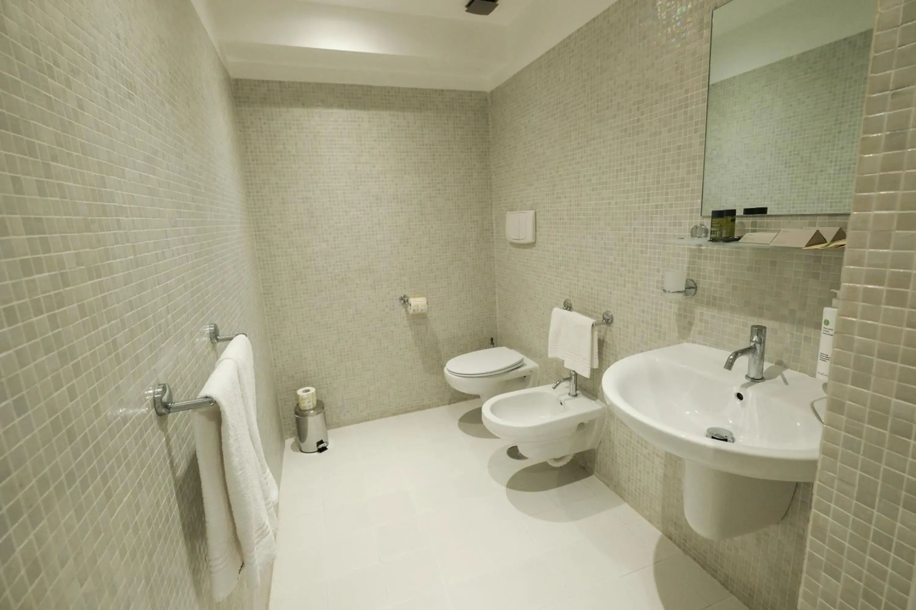 Superior Triple Room with Three Single Beds - Non-Smoking in Best Western Grand Hotel Catanzaro Superior Triple Room with Three Single Beds - Non-Smoking in Best Western Grand Hotel Catanzaro