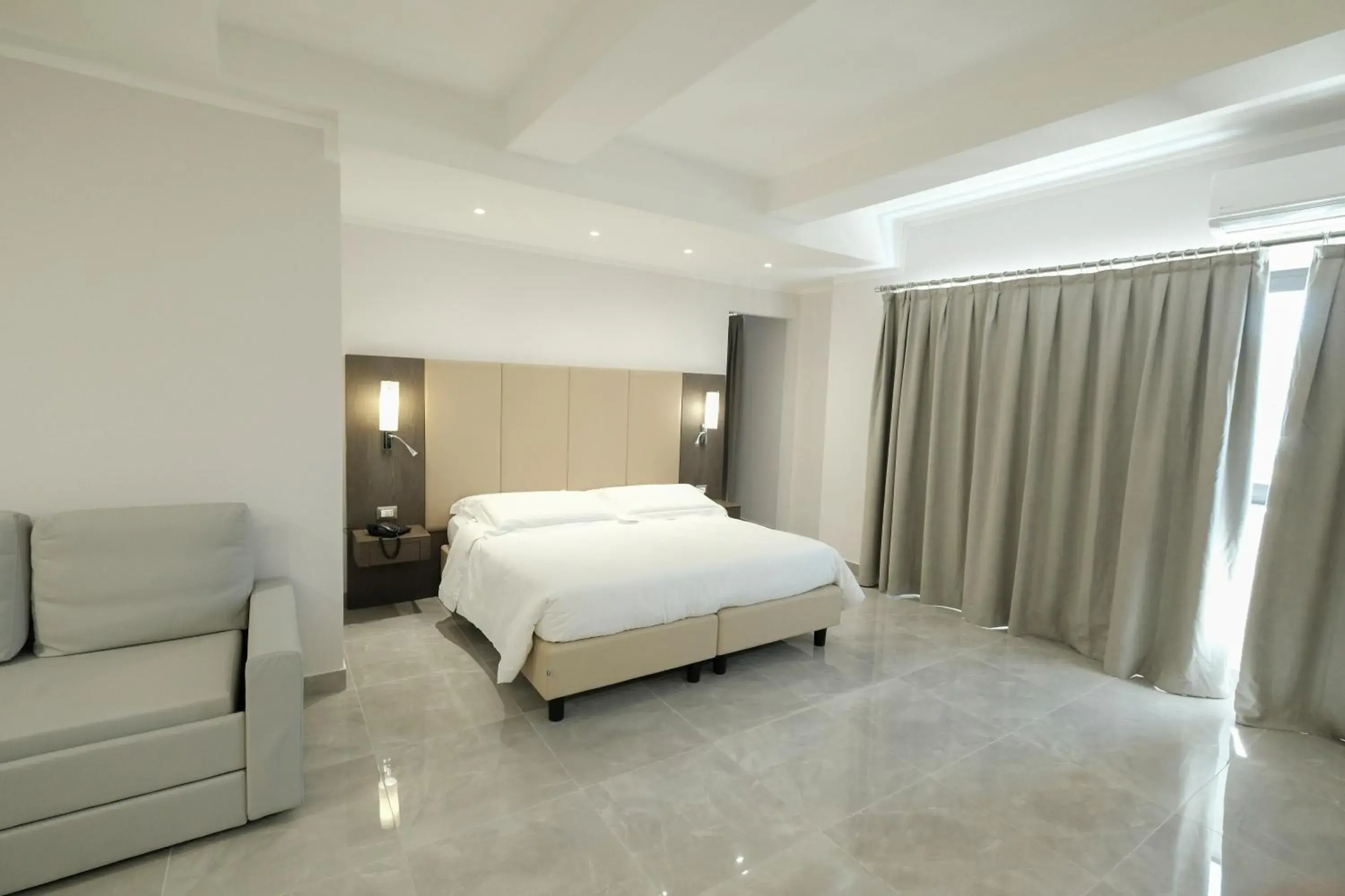 Standard King Room - single occupancy - Non-Smoking in Best Western Grand Hotel Catanzaro Standard King Room - single occupancy - Non-Smoking in Best Western Grand Hotel Catanzaro