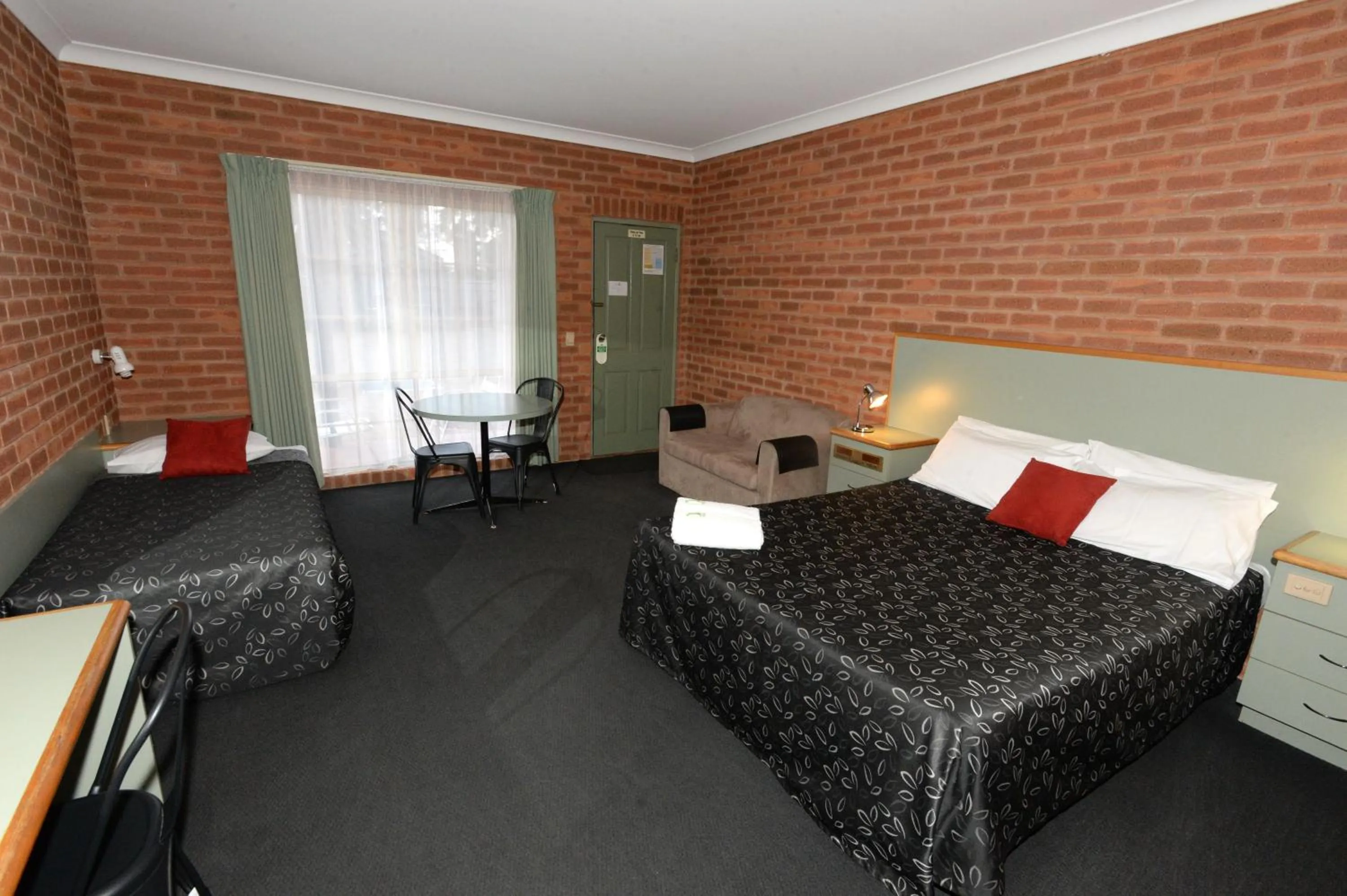 Bed in Mulwala Paradise Palms Motel