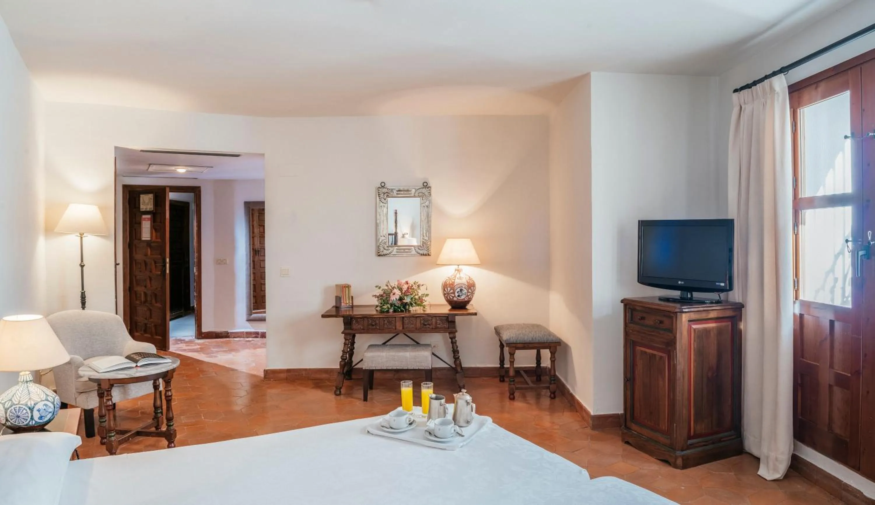 Photo of the whole room, Bed in Parador de Mérida