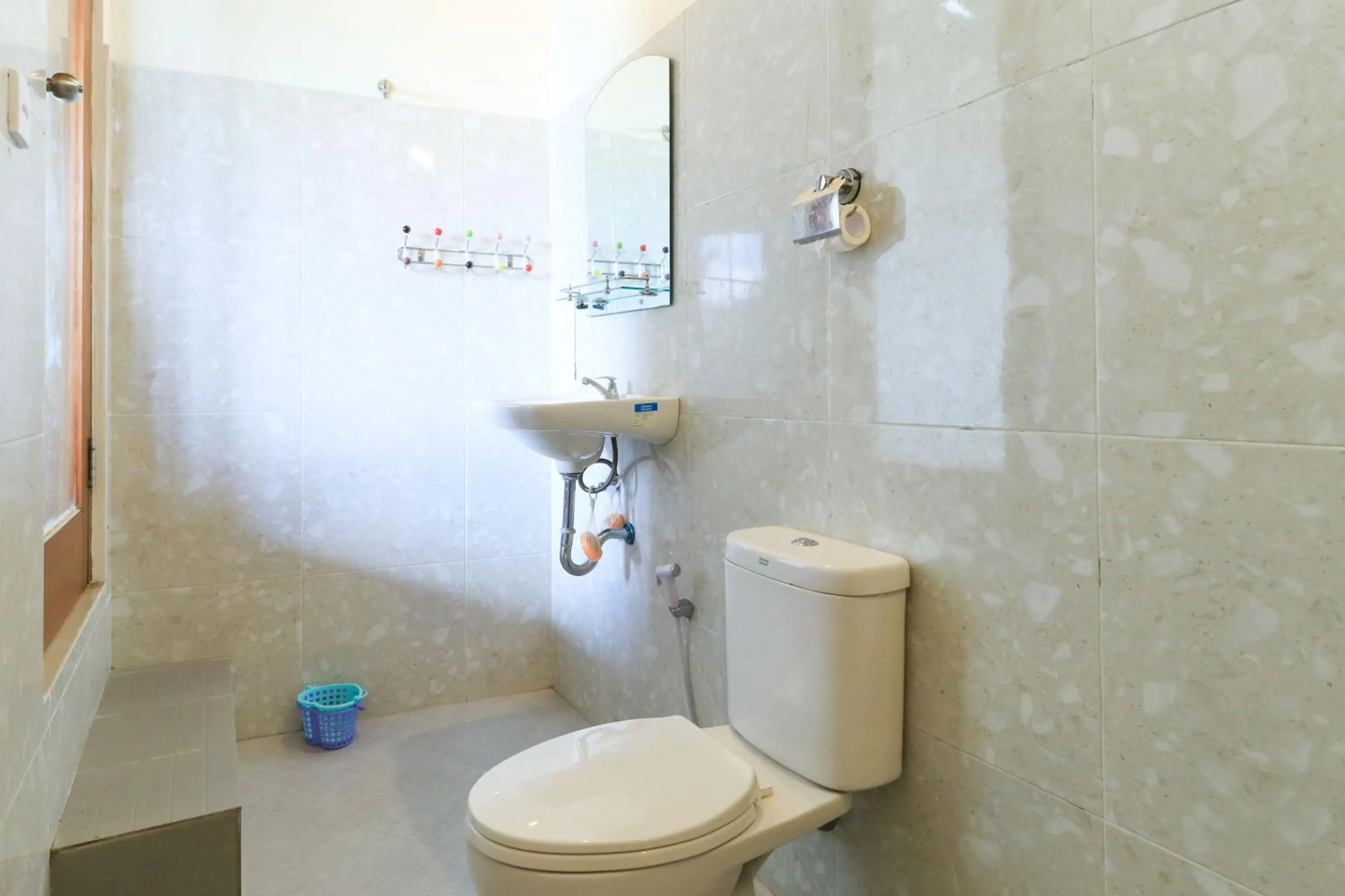 Toilet in Sunari Guest House