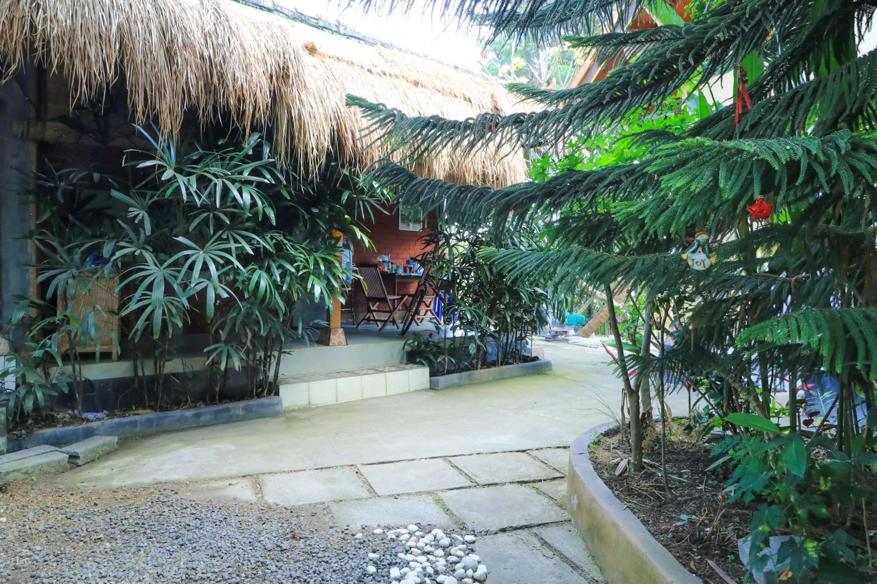 Garden in Sunari Guest House