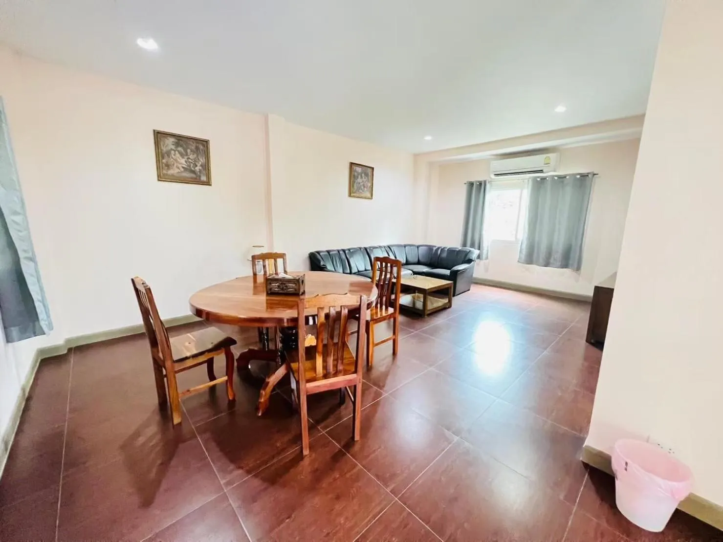 Seating area in Baan Suan Khun Yaiy