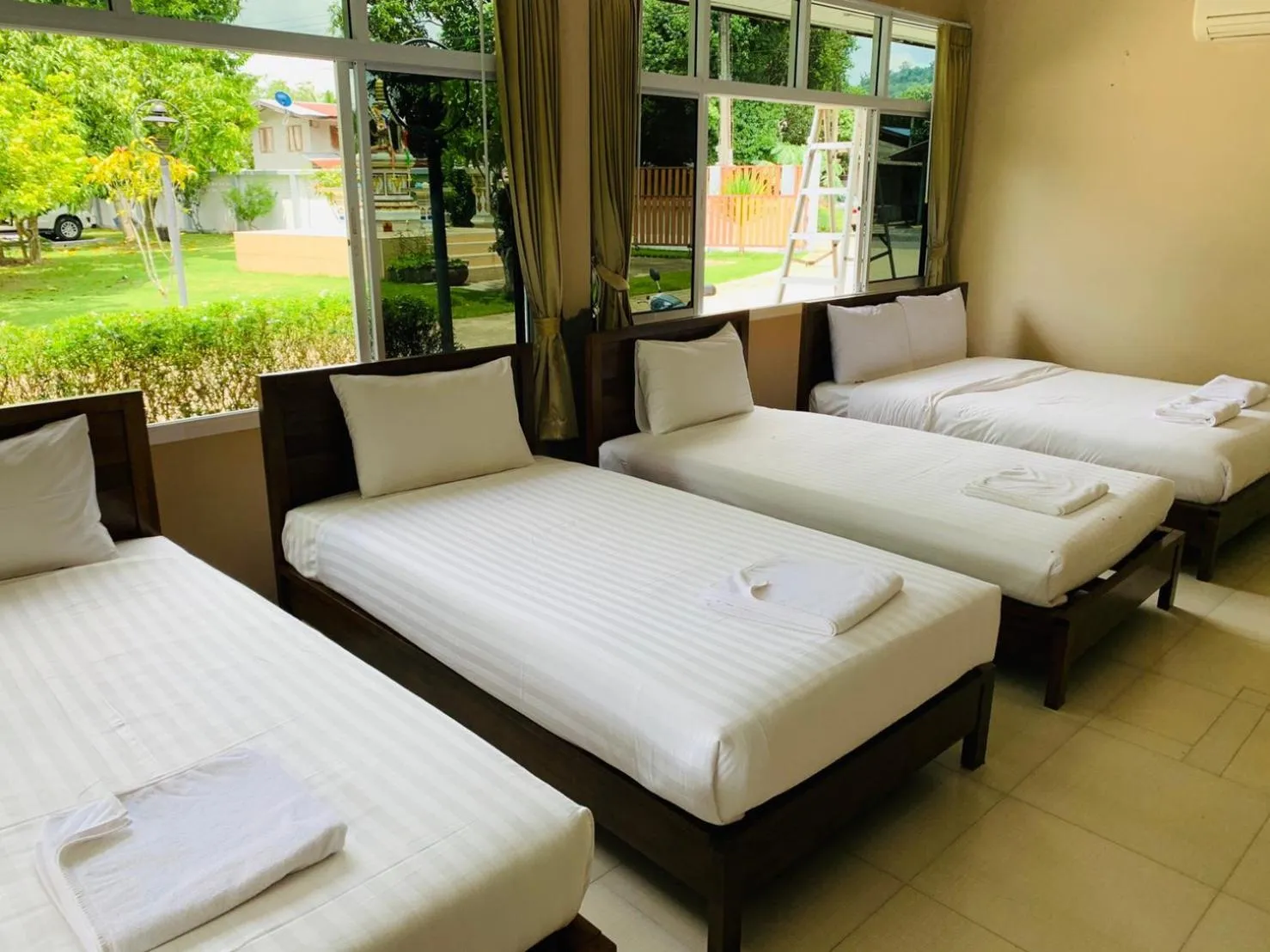 Photo of the whole room, Bed in Baan Suan Khun Yaiy