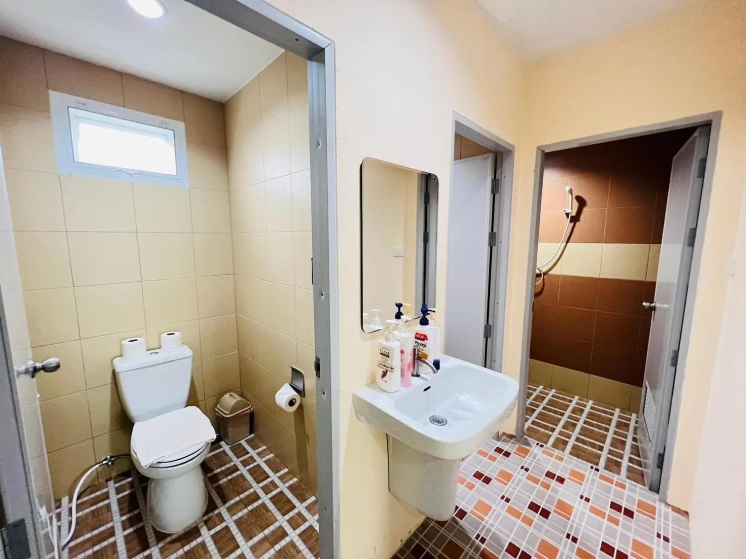 Shower in Baan Suan Khun Yaiy