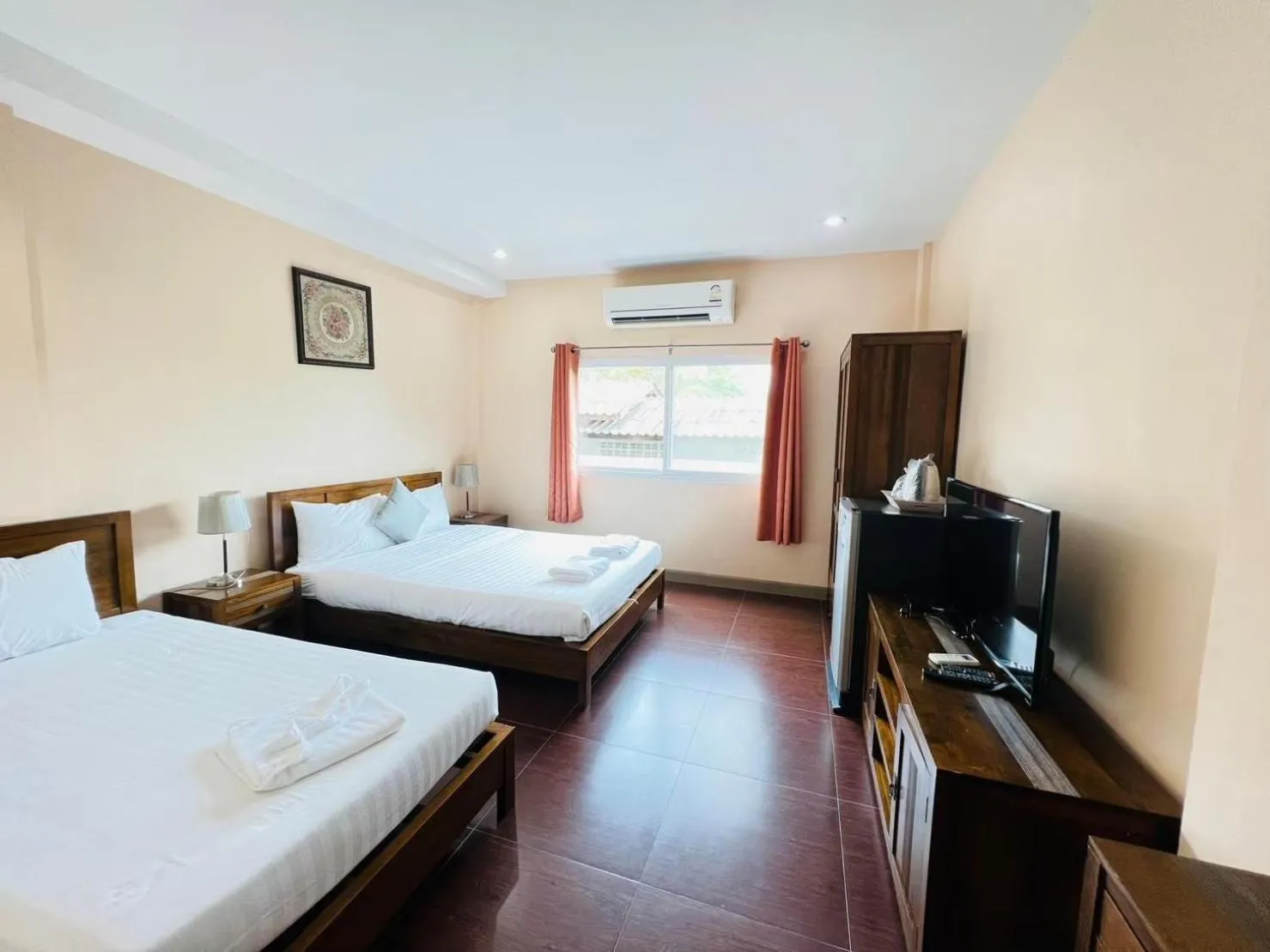 Photo of the whole room, Bed in Baan Suan Khun Yaiy