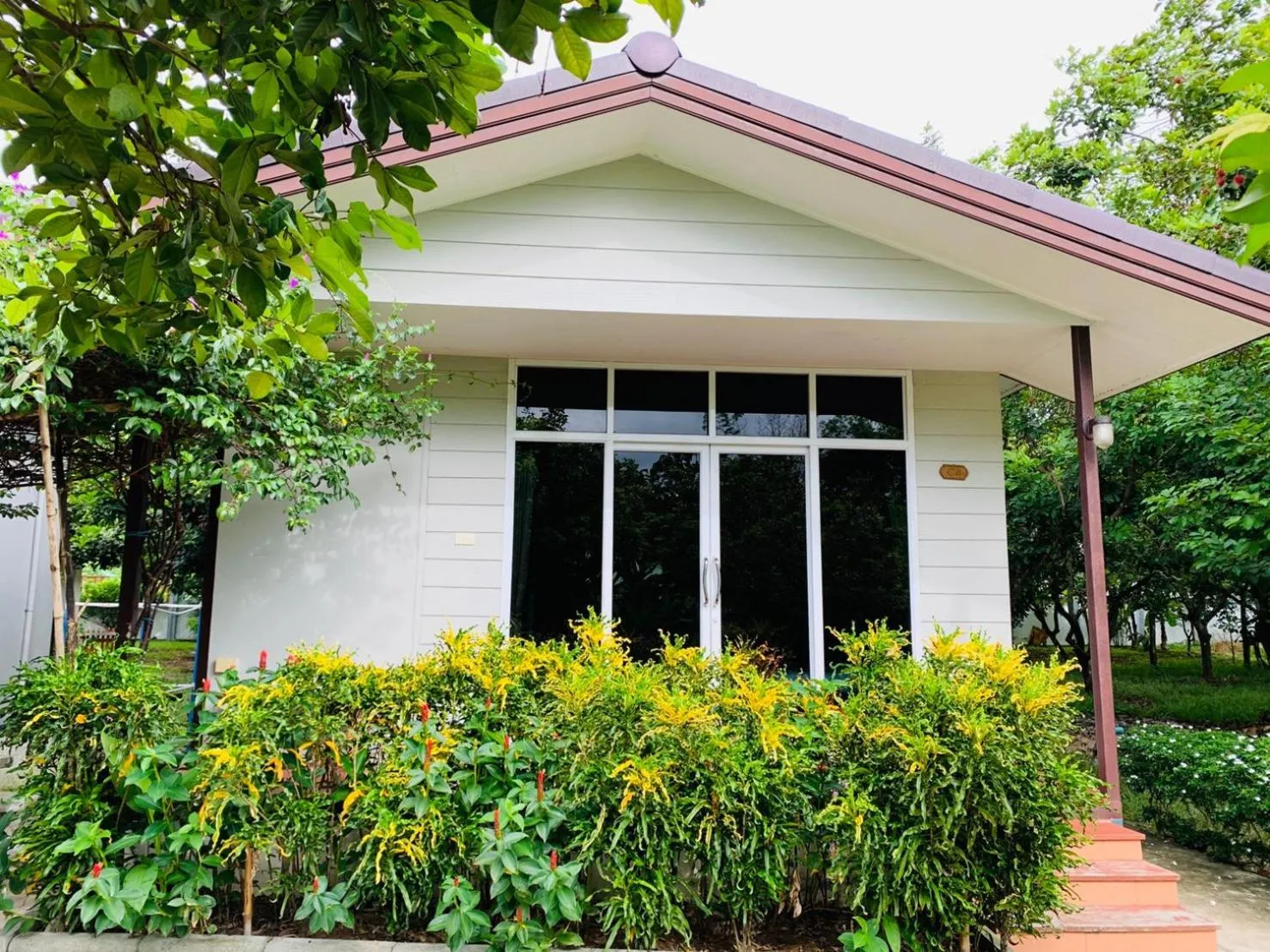 Facade/entrance in Baan Suan Khun Yaiy