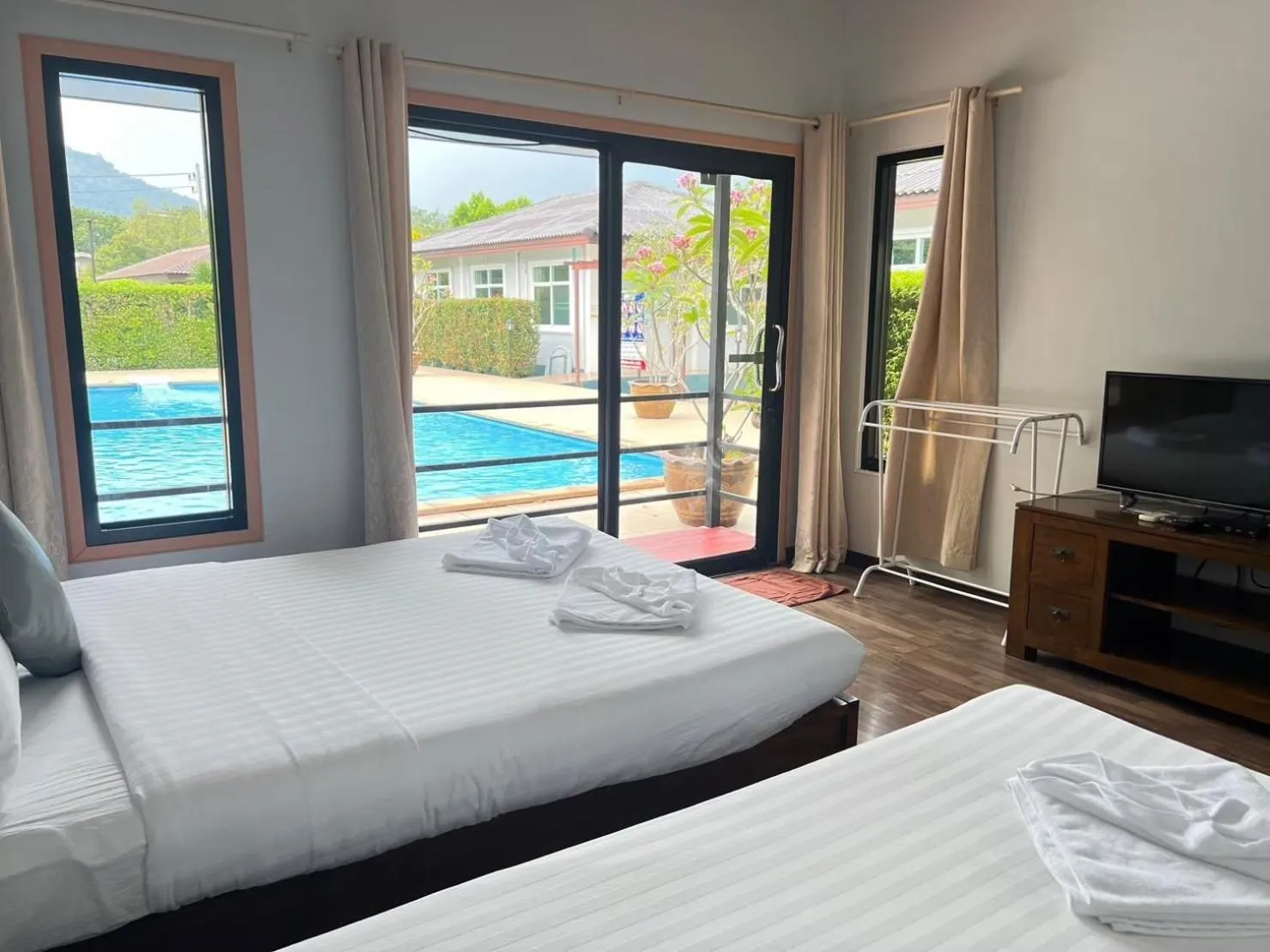 Swimming pool, Bed in Baan Suan Khun Yaiy