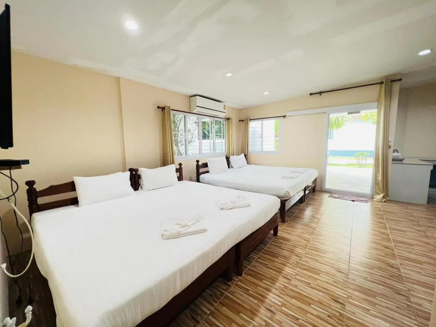 Photo of the whole room, Bed in Baan Suan Khun Yaiy