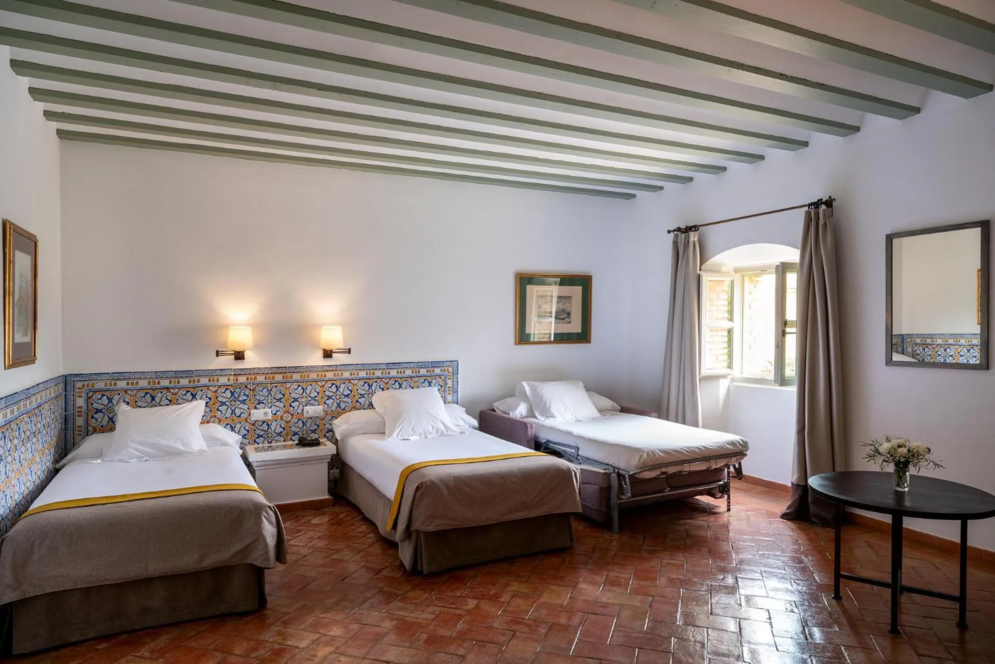 Photo of the whole room, Bed in Parador de Almagro