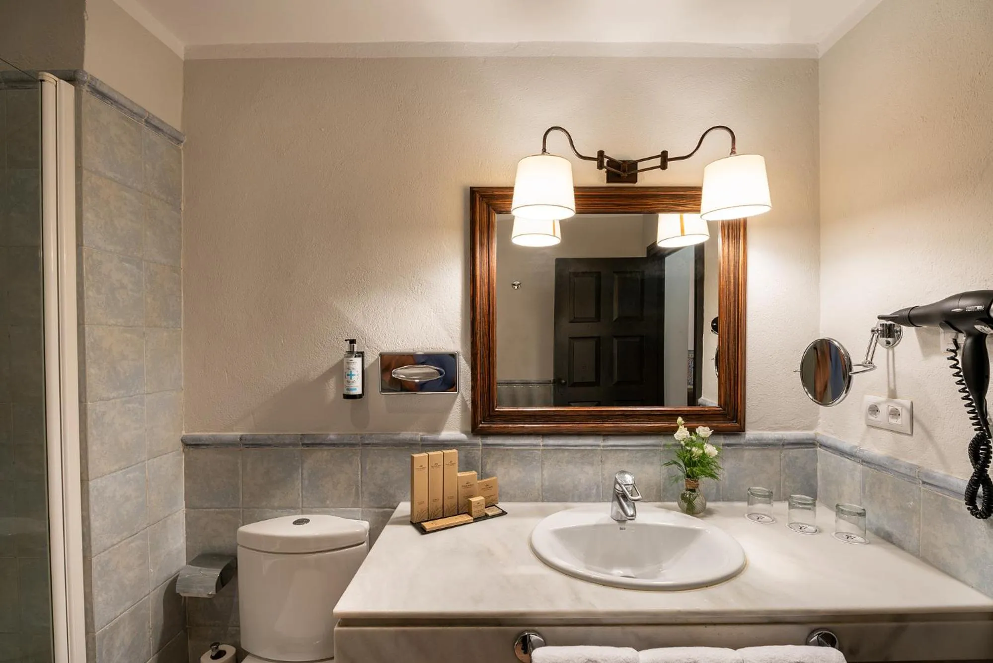 Toilet in Parador de Almagro