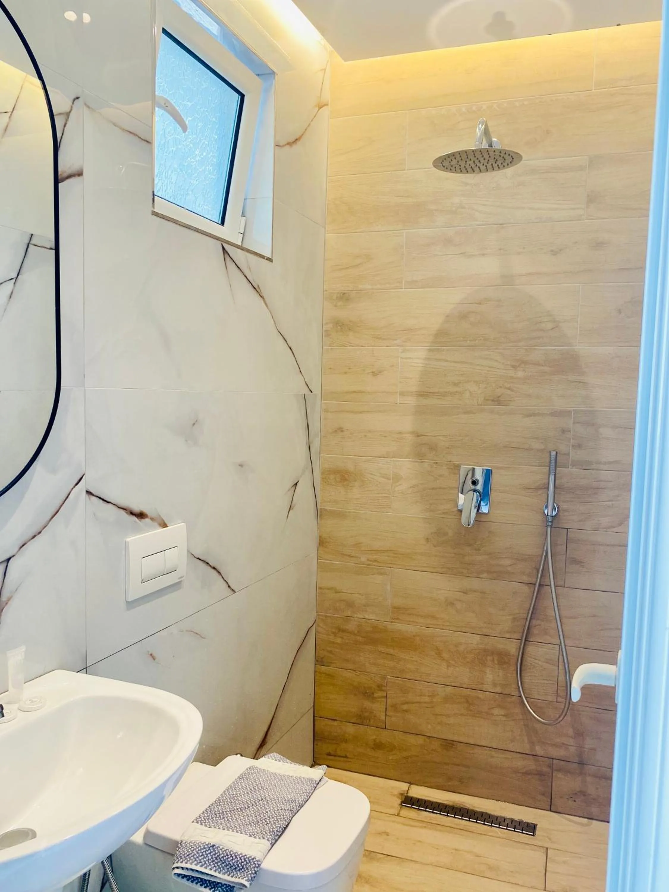 Kalemi's Beachside Hotel