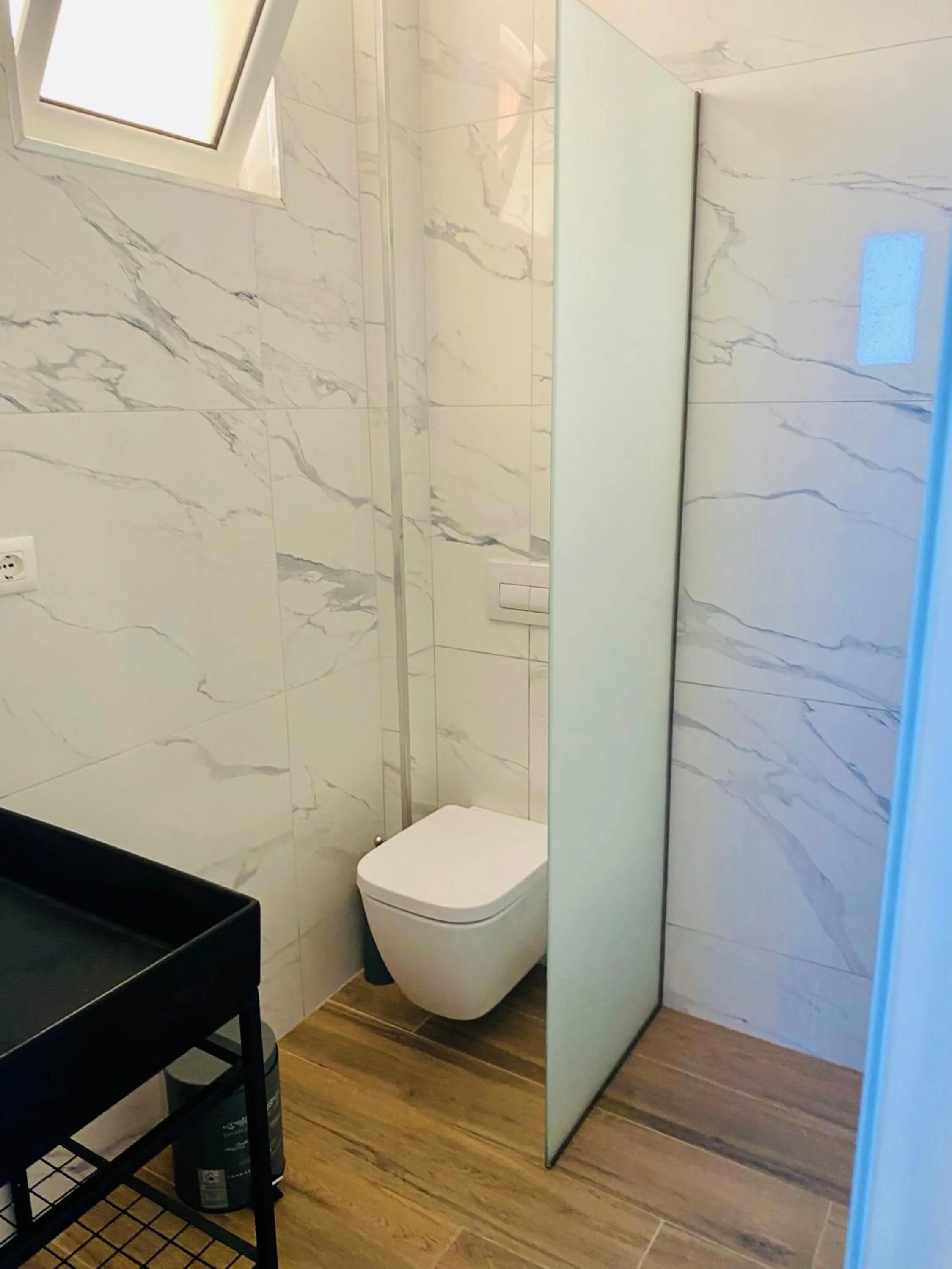 Kalemi's Beachside Hotel