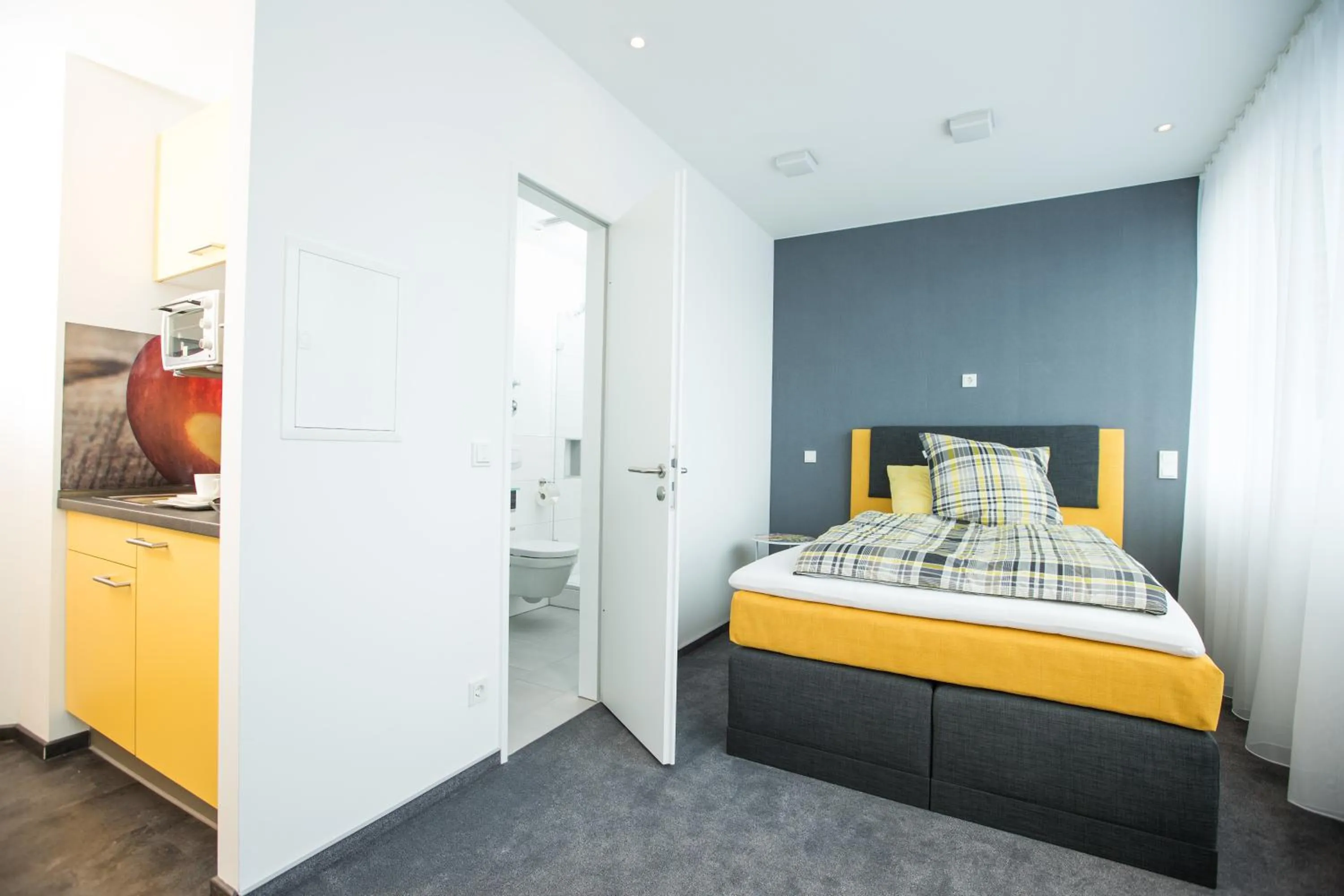 Photo of the whole room, Bed in Design Sleepy Cologne