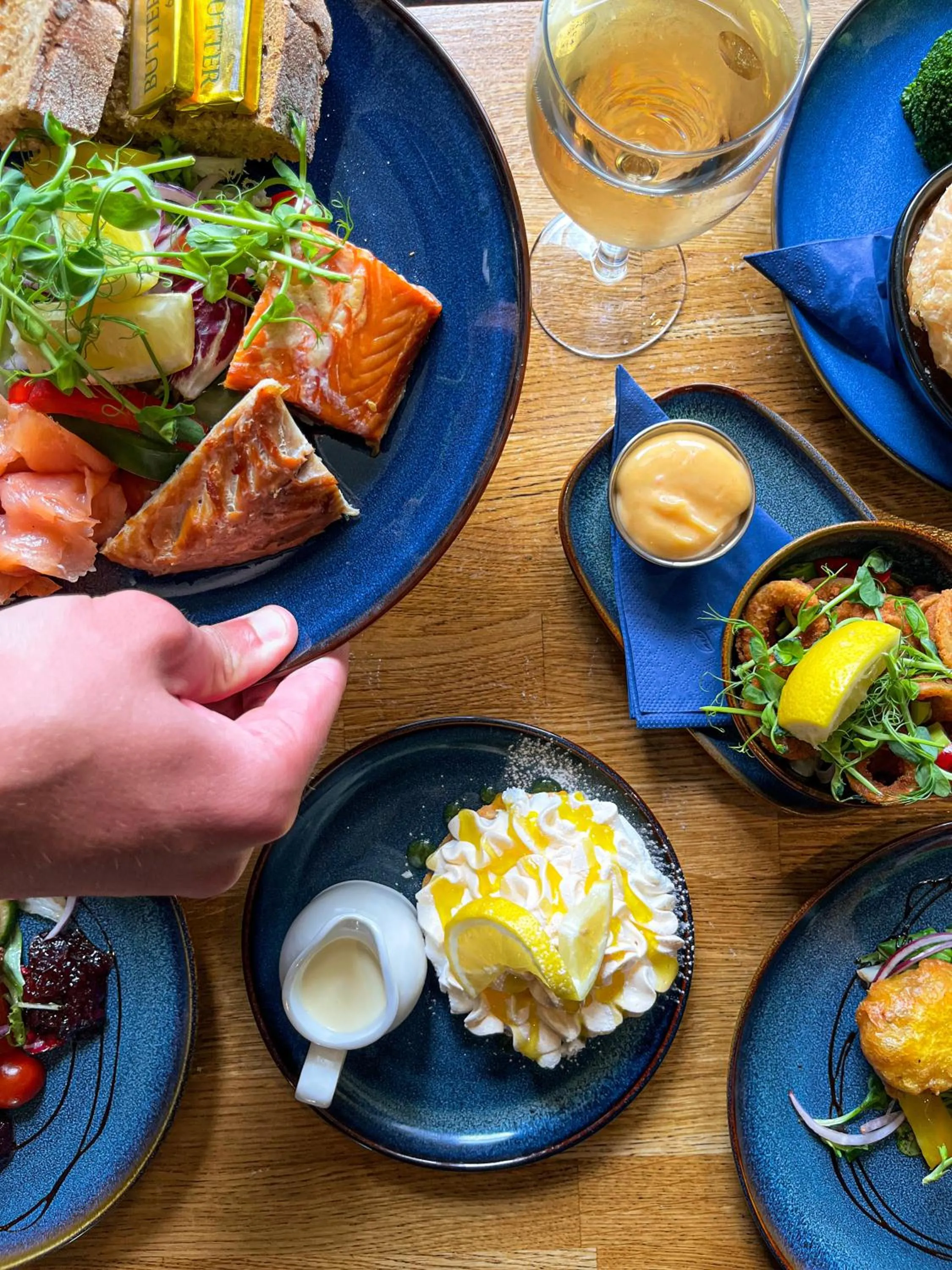 Restaurant/places to eat in Crown and Anchor Inn