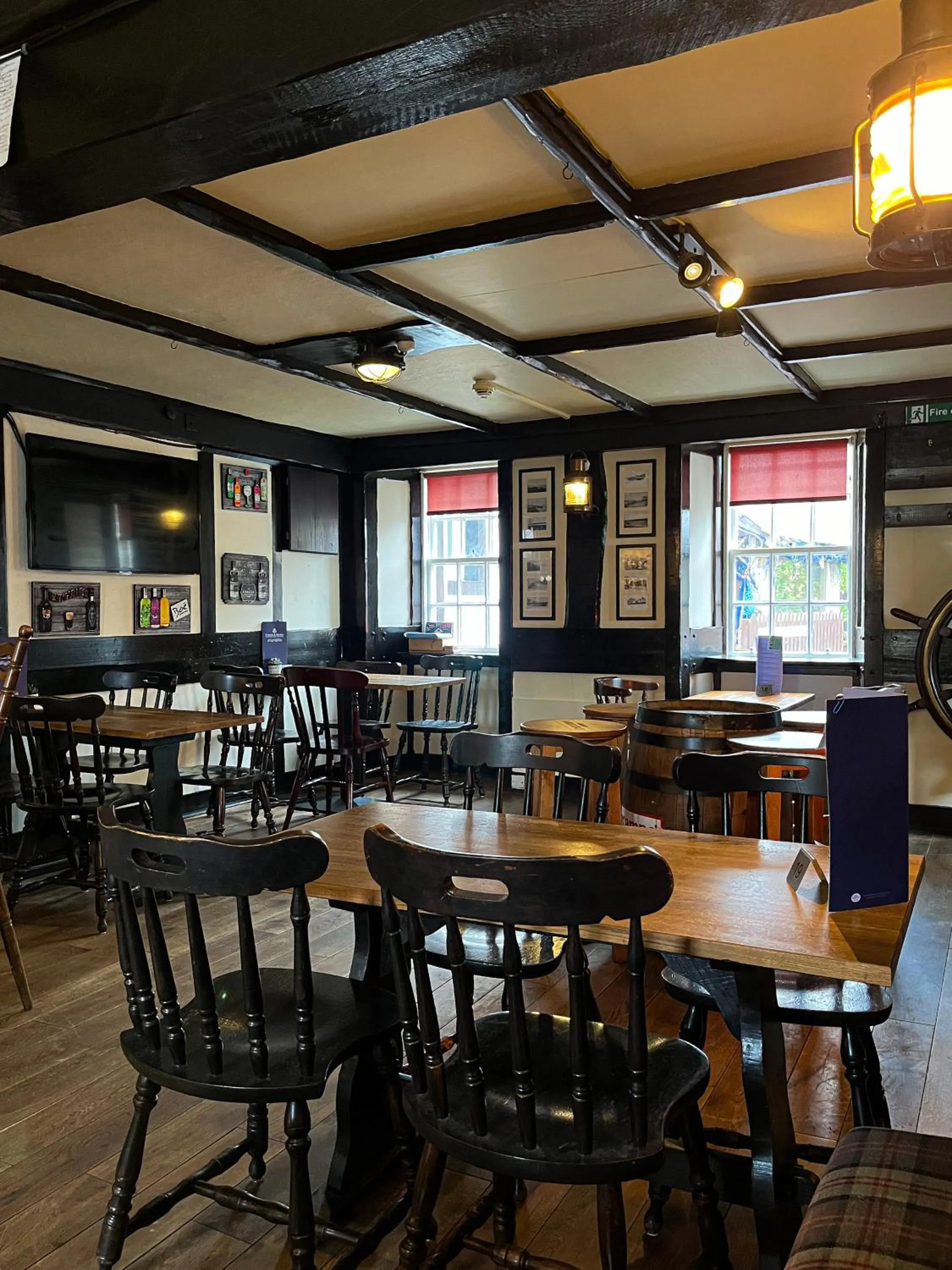 Restaurant/places to eat in Crown and Anchor Inn