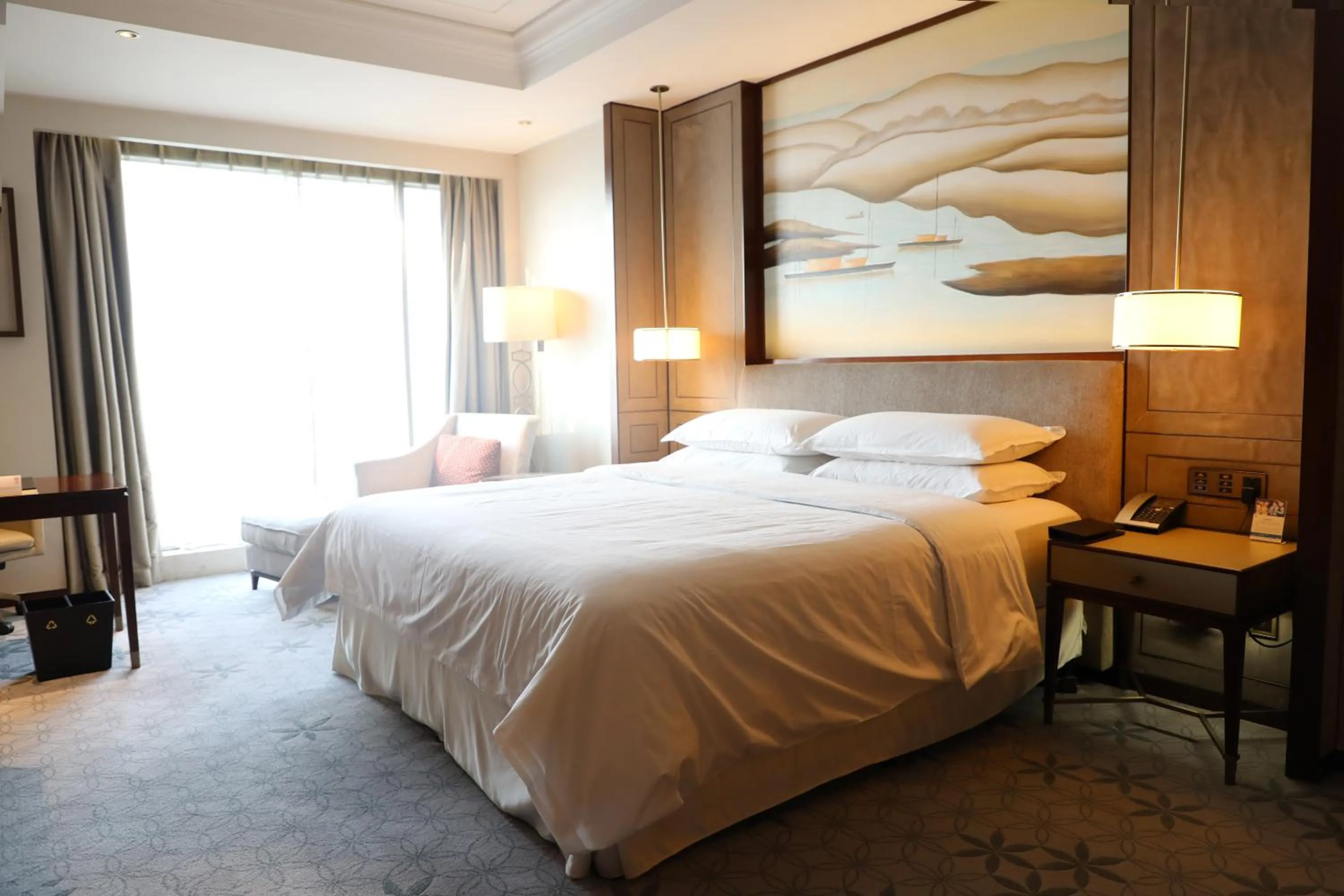 Bedroom, Bed in Sheraton Shanghai Jiading Hotel