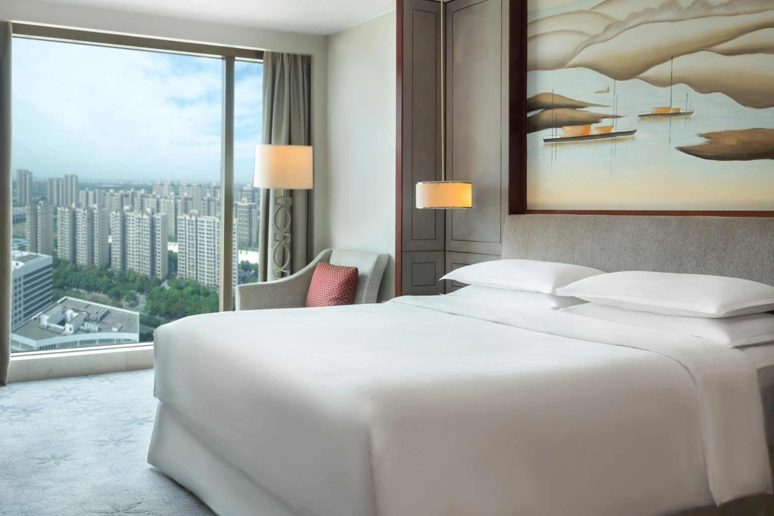 Photo of the whole room, Bed in Sheraton Shanghai Jiading Hotel