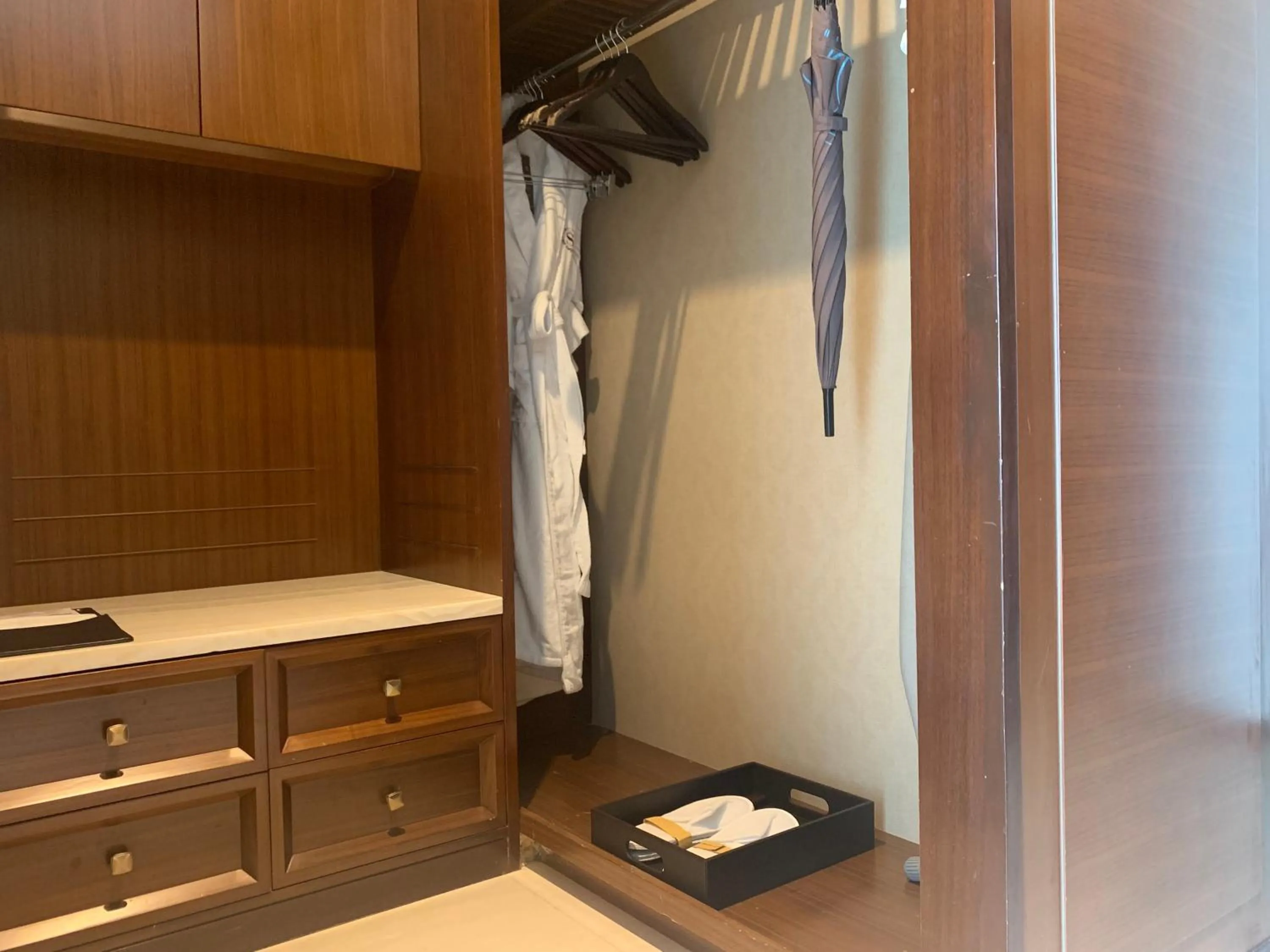 wardrobe in Sheraton Shanghai Jiading Hotel