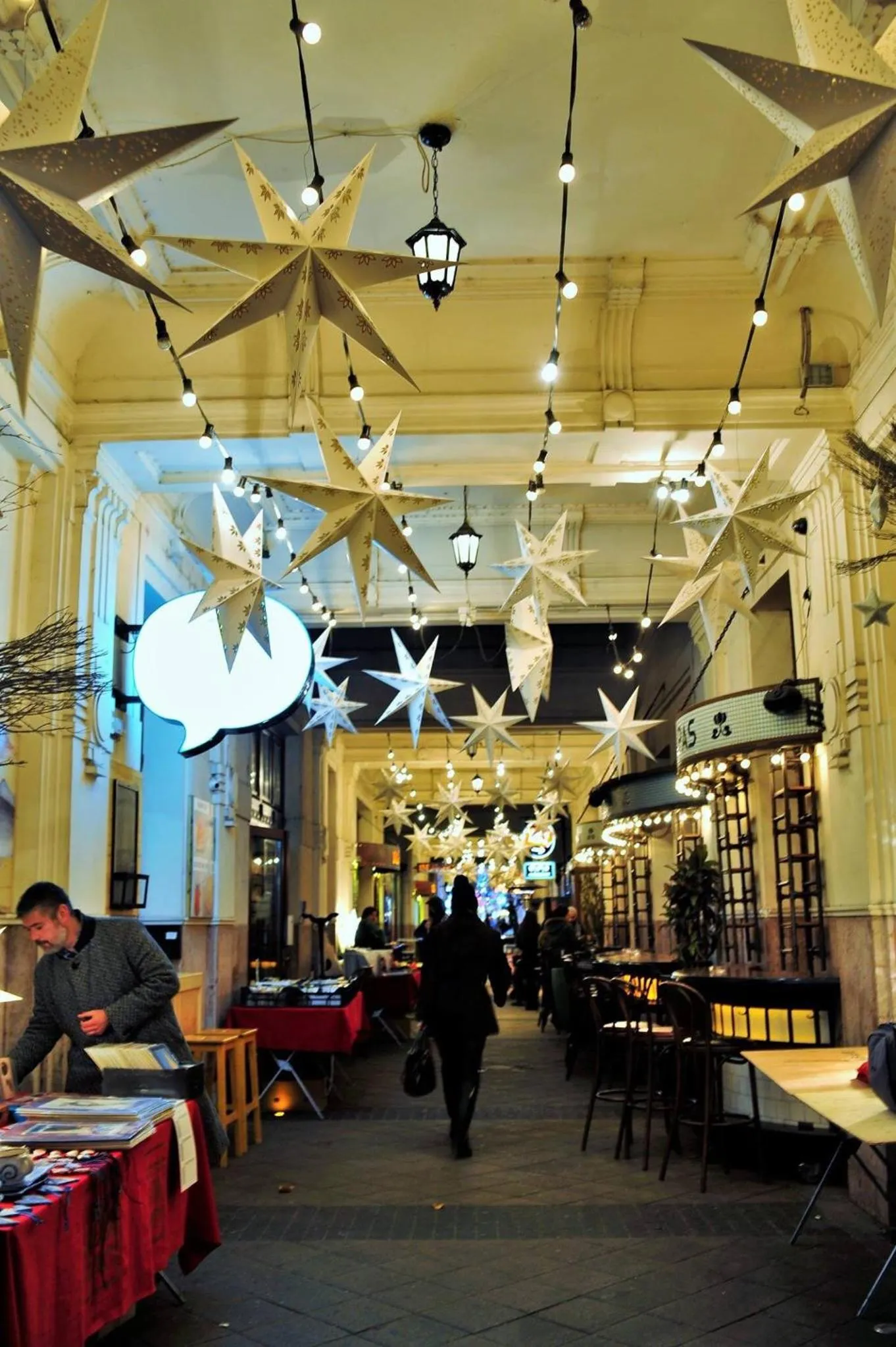 Restaurant/places to eat in Gozsdu Apartment