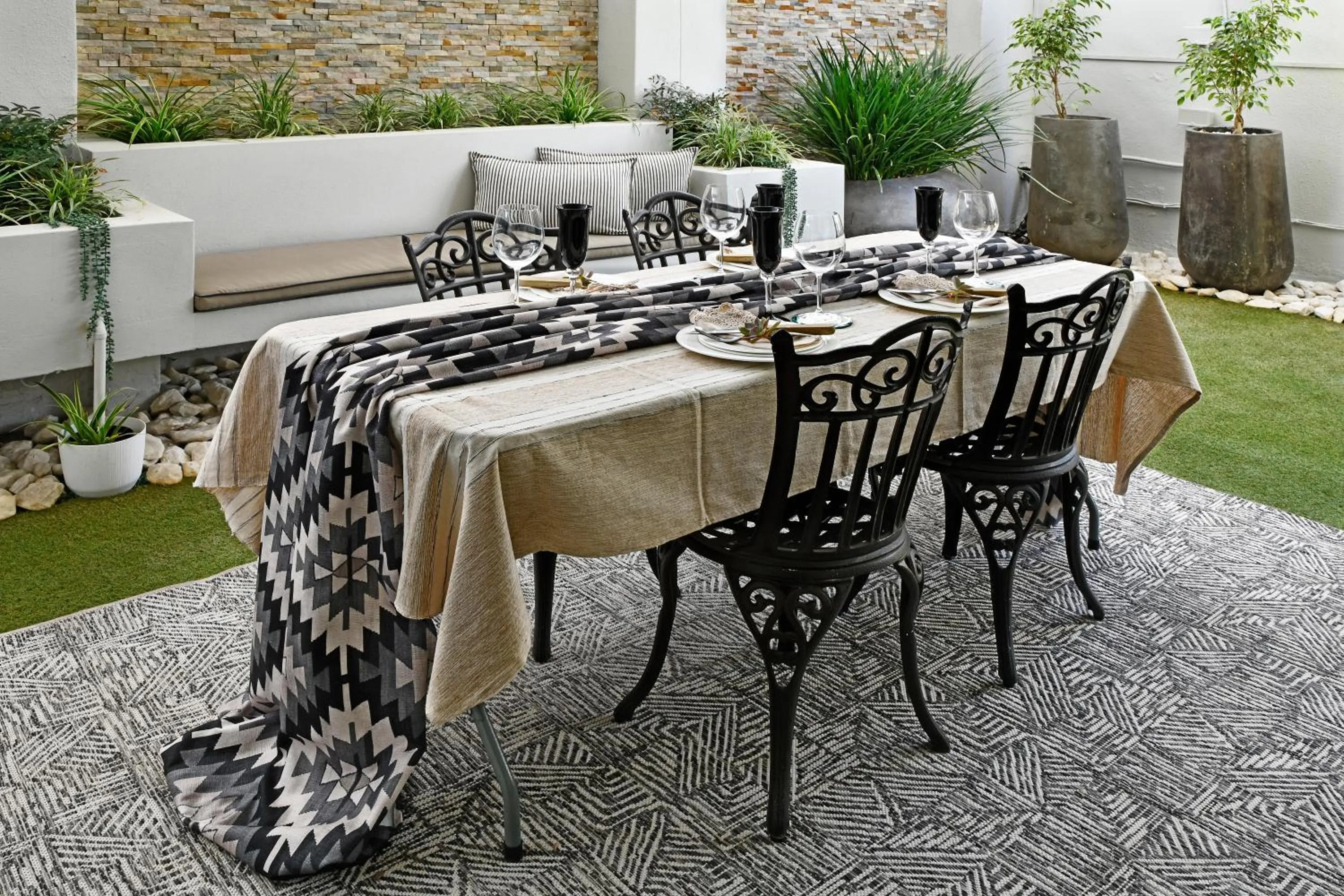 Property building in Le Petit Bijou Aparthotel