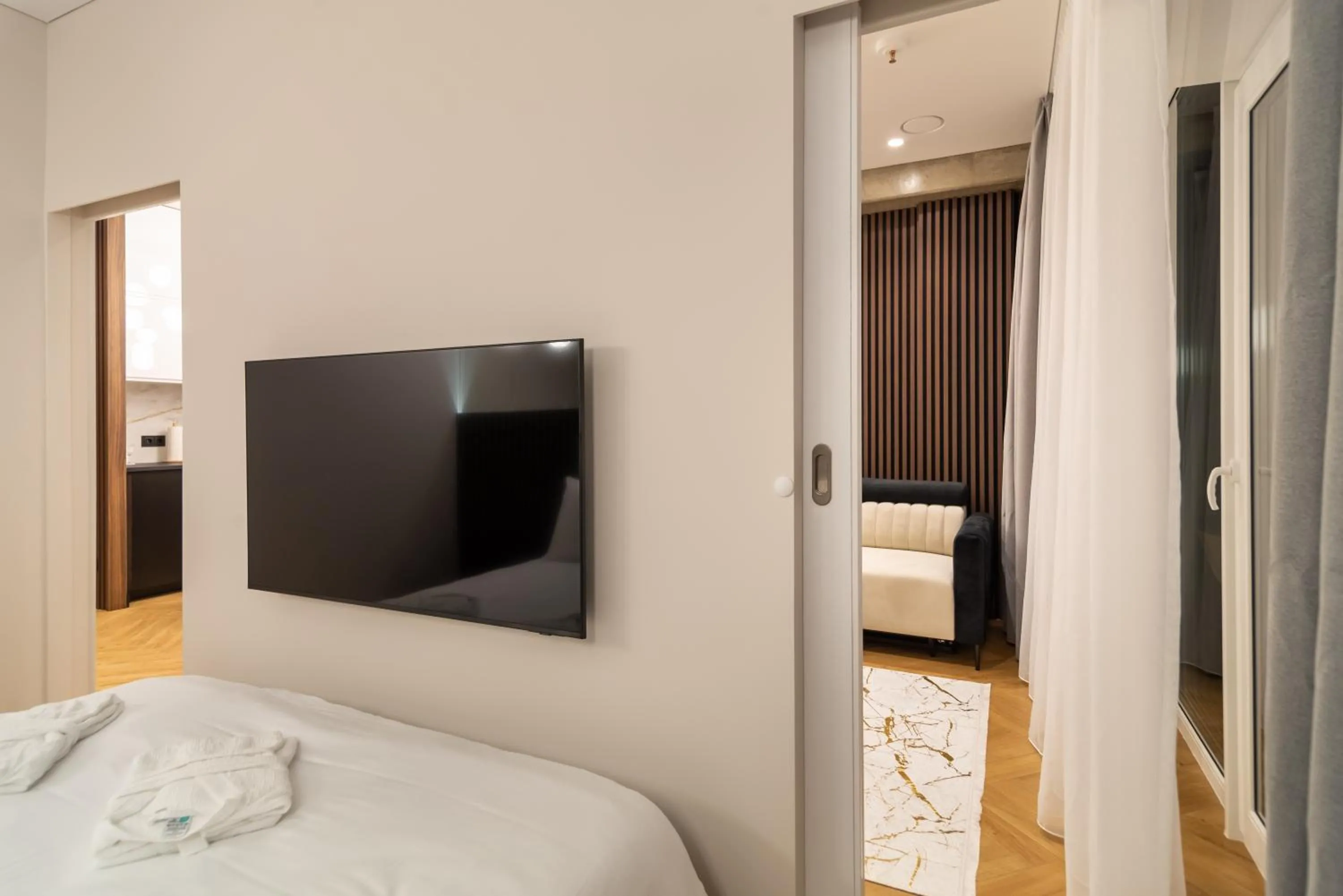 Communal lounge/ TV room, Bed in Aparthotel Nemunas