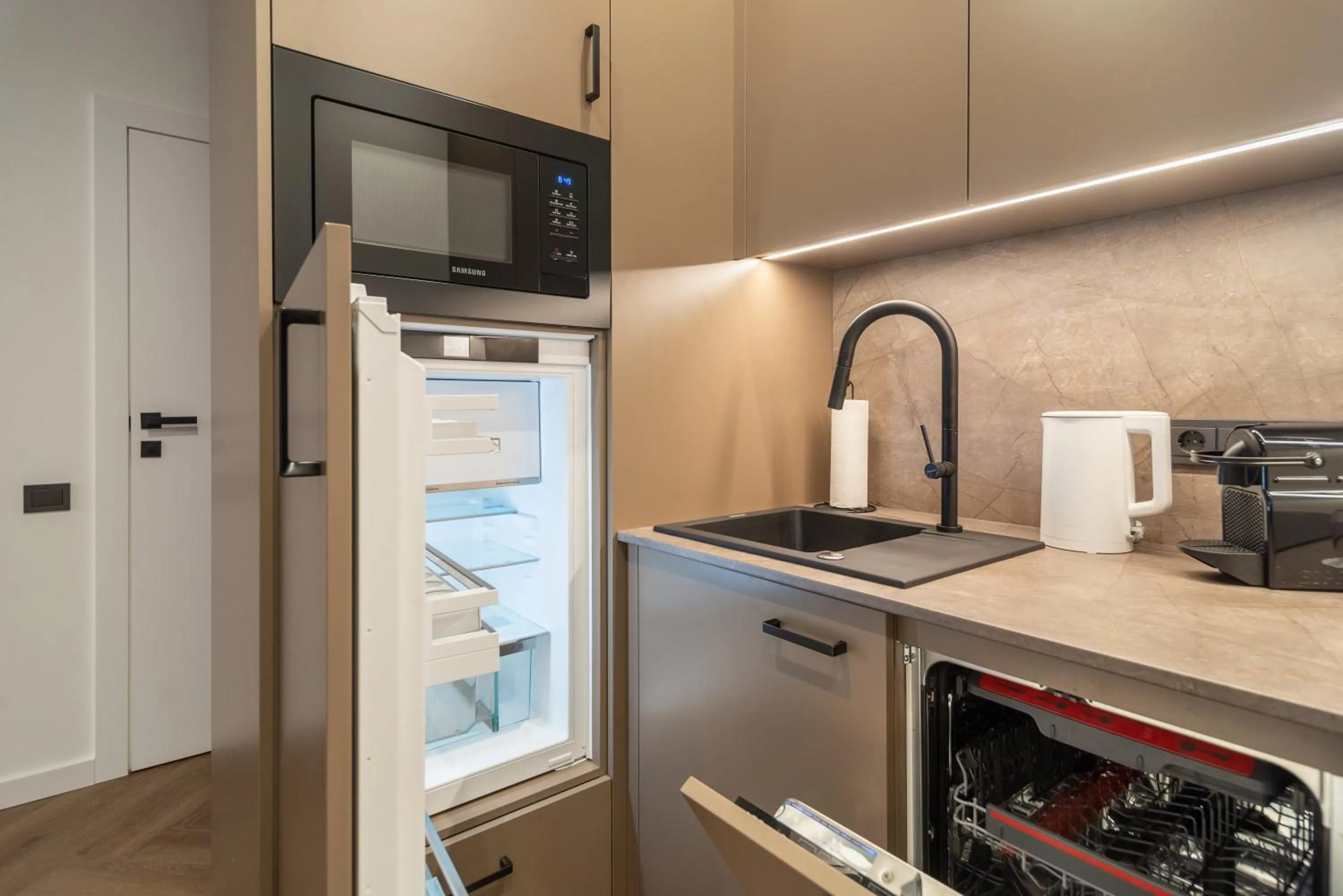 Coffee/tea facilities in Aparthotel Nemunas