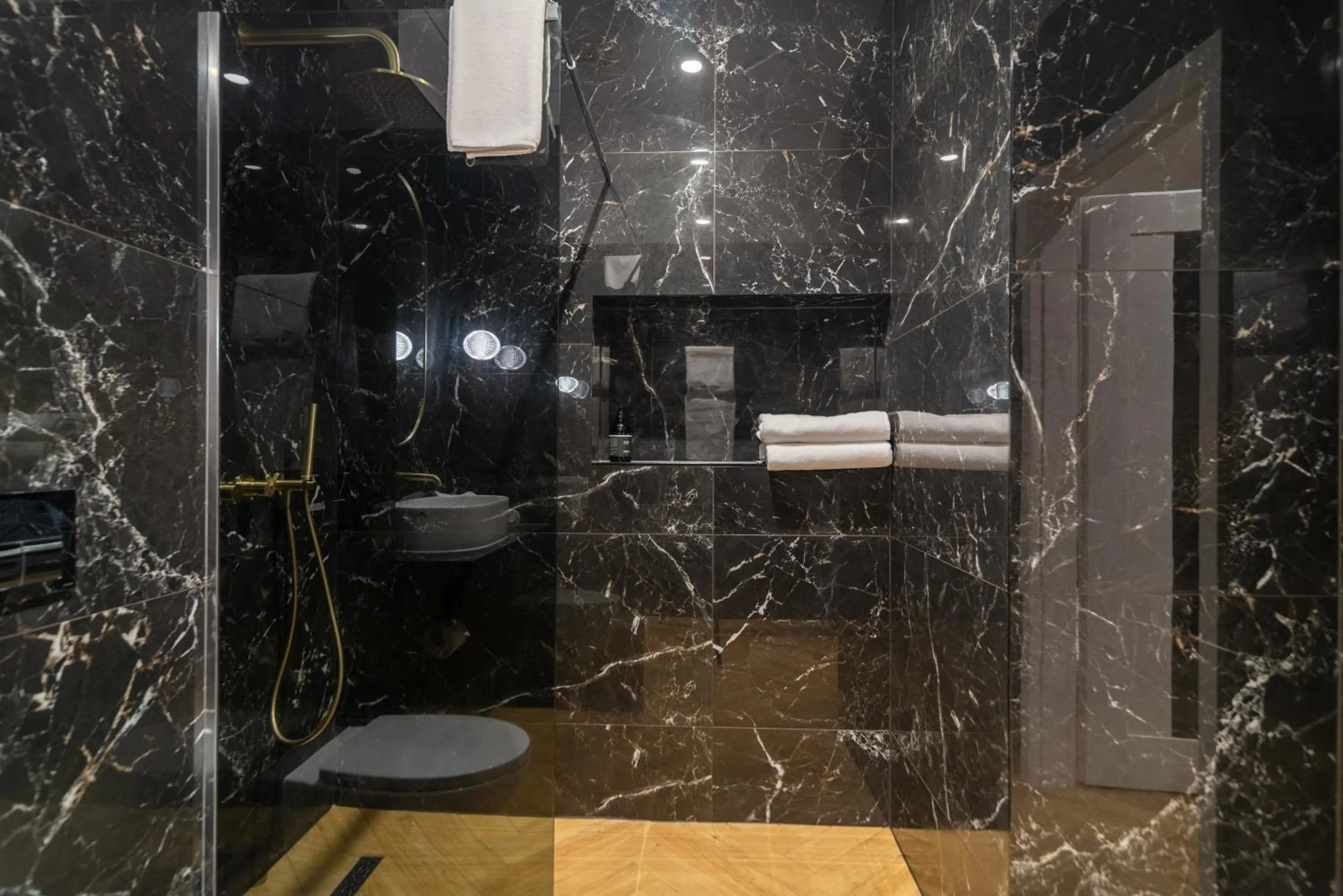 Shower in Aparthotel Nemunas