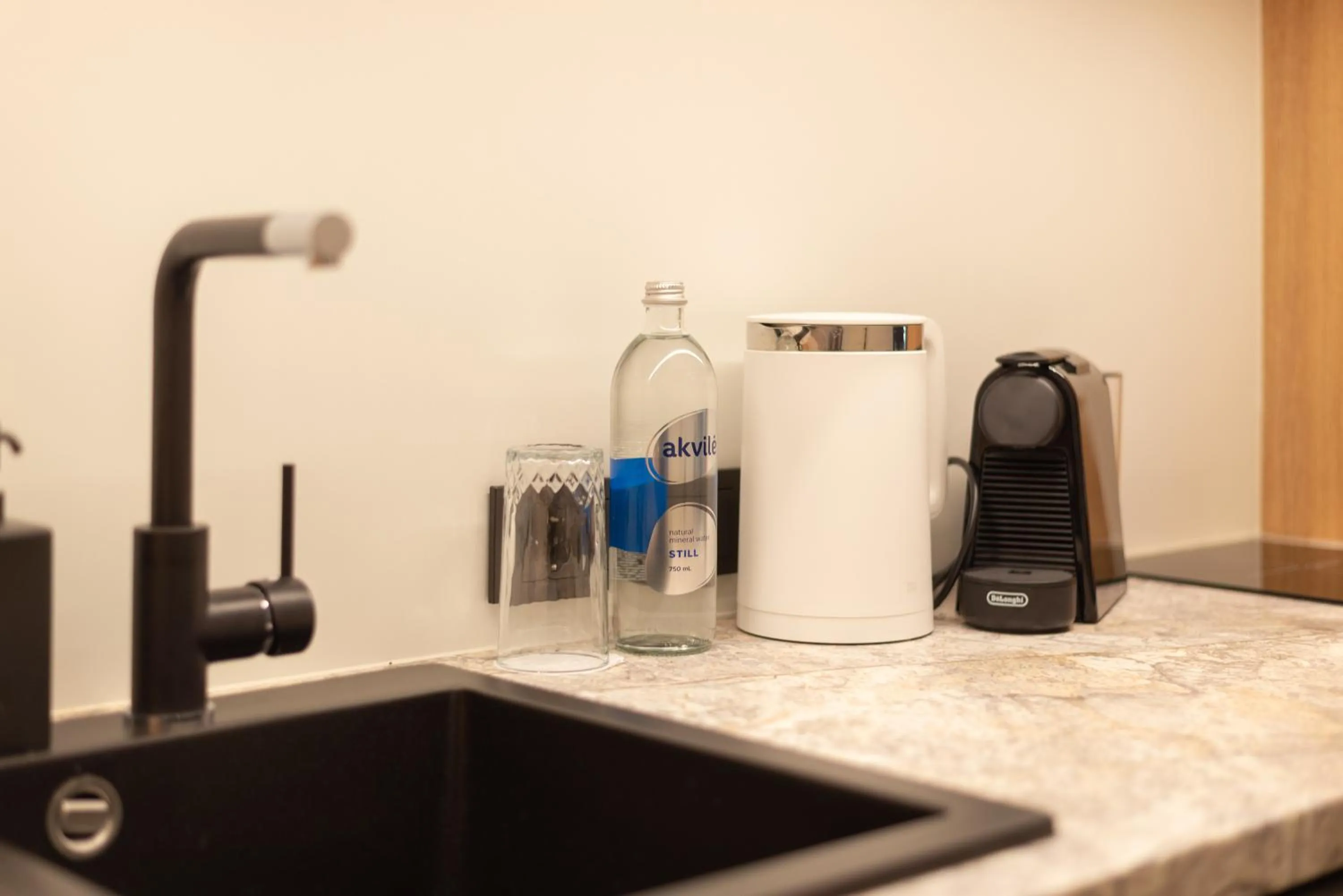 Coffee/tea facilities in Aparthotel Nemunas