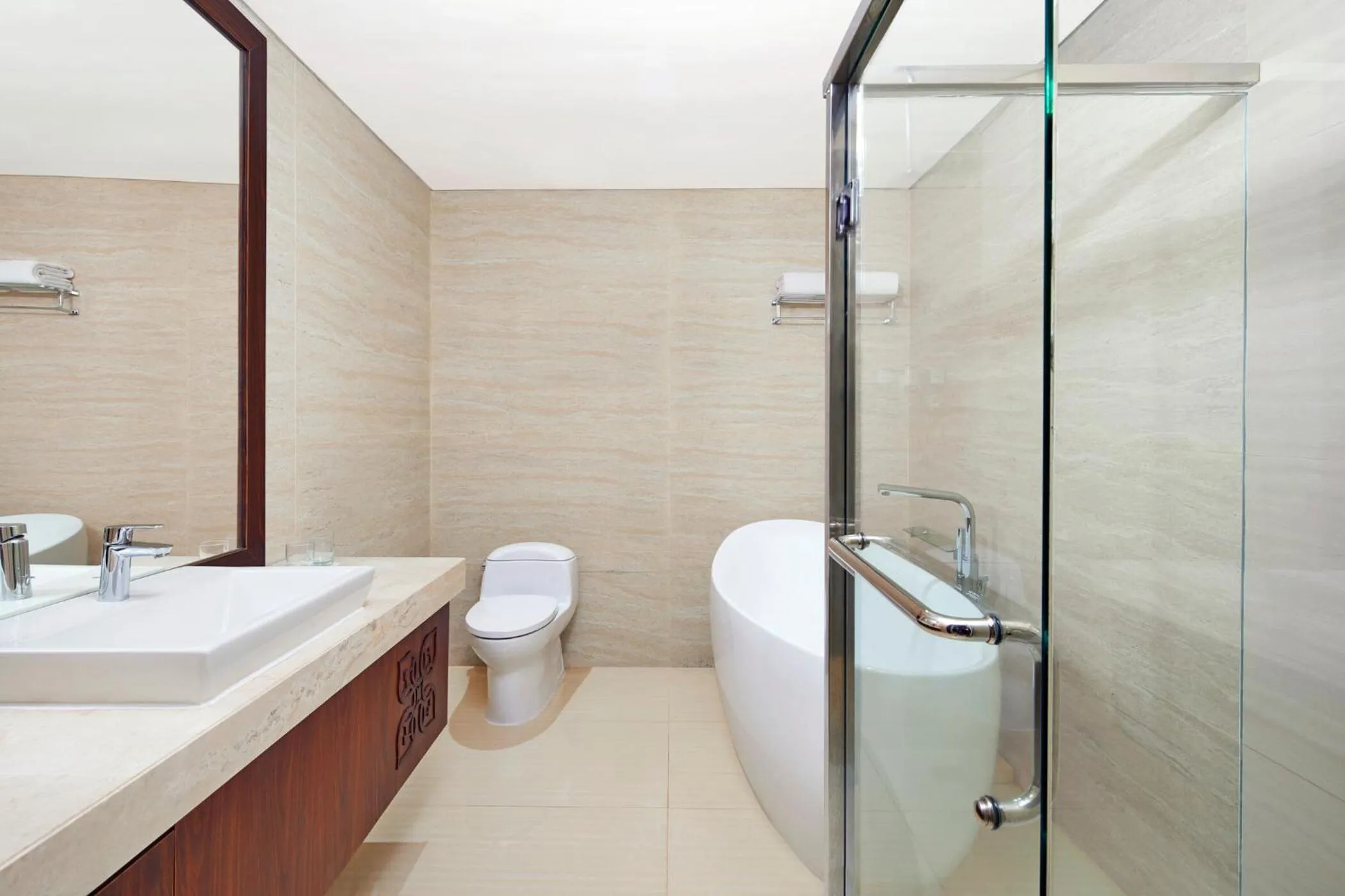 Toilet in Four Points by Sheraton Makassar