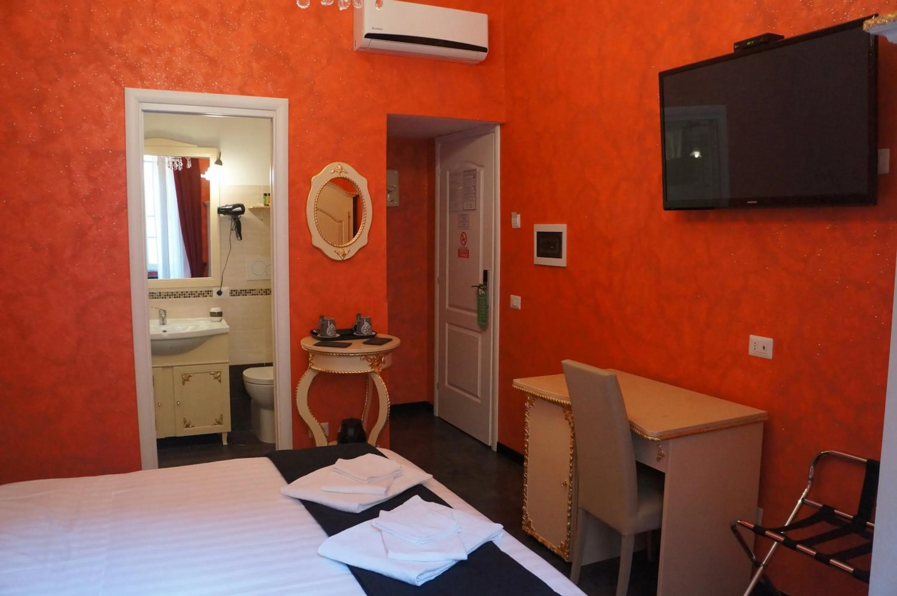 Coffee/tea facilities, Bed in Pope's Suites