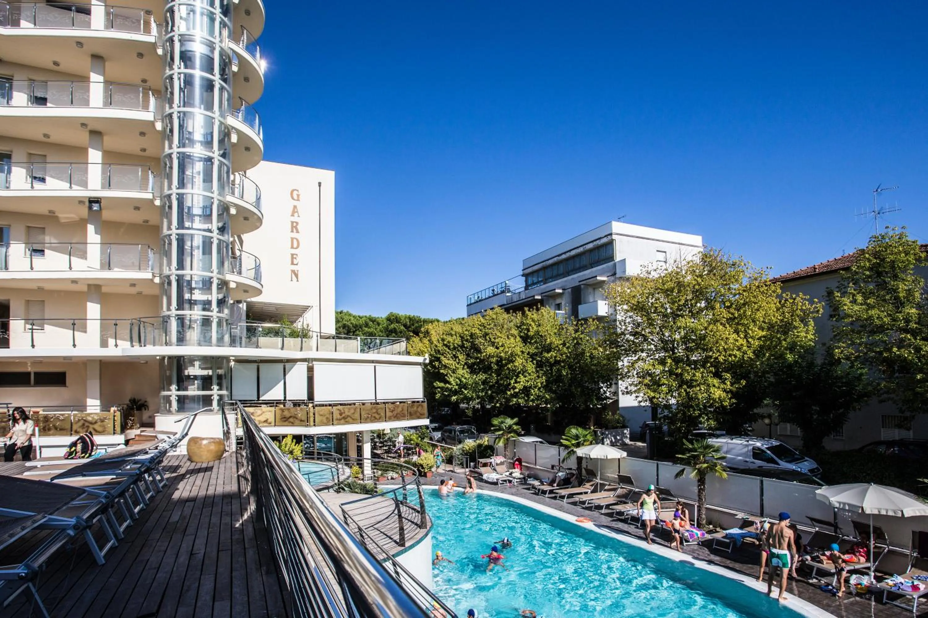 Swimming pool in Hotel Garden
